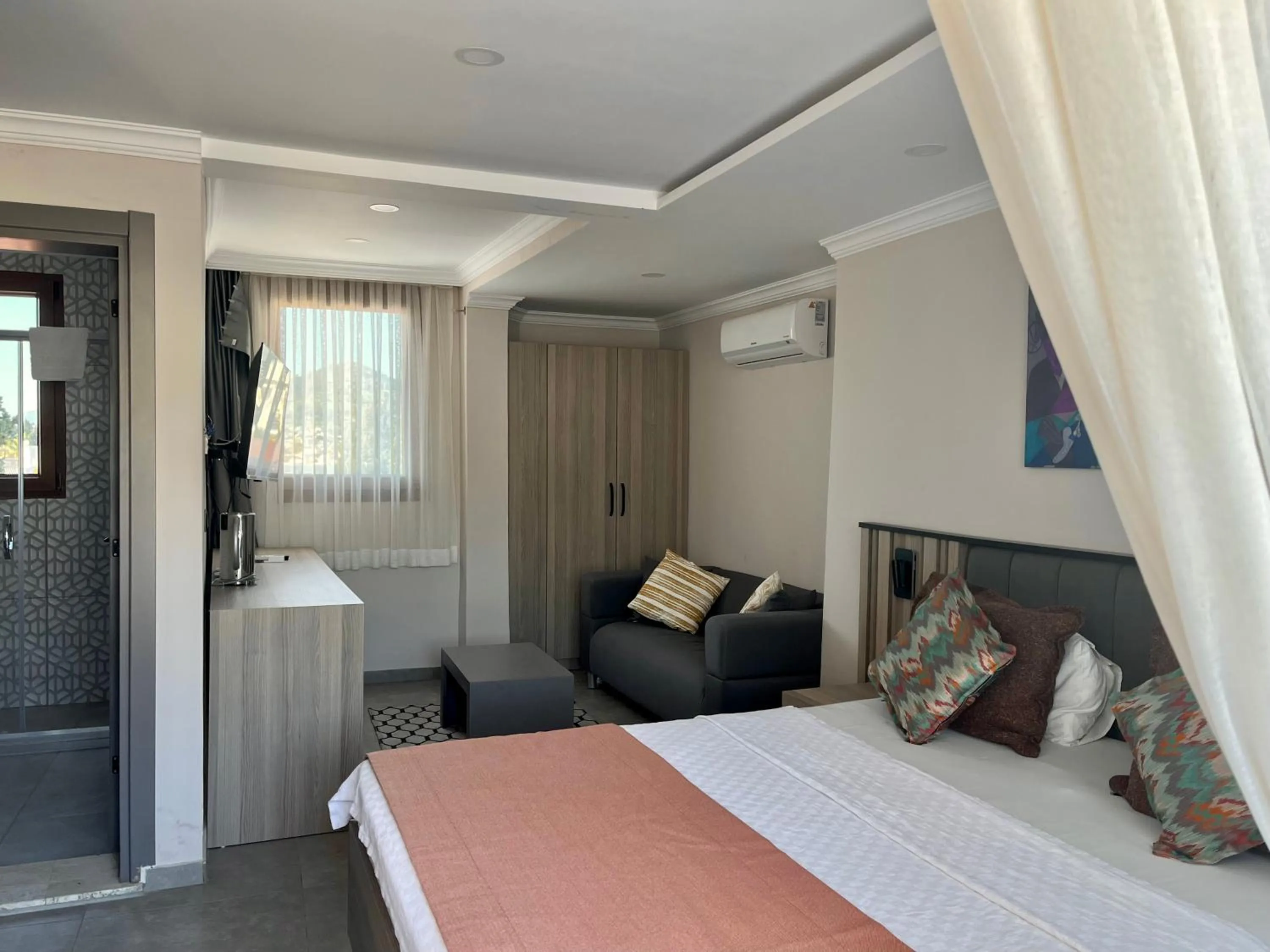 Deluxe Double Room with Balcony in Akkan Hotel