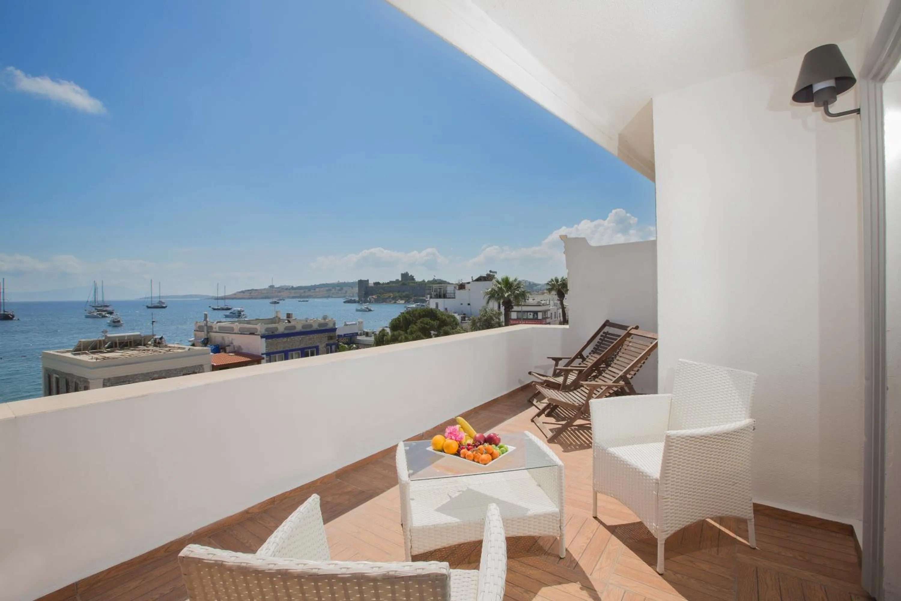 Executive Suite with Sea View & Terrace in Akkan Hotel