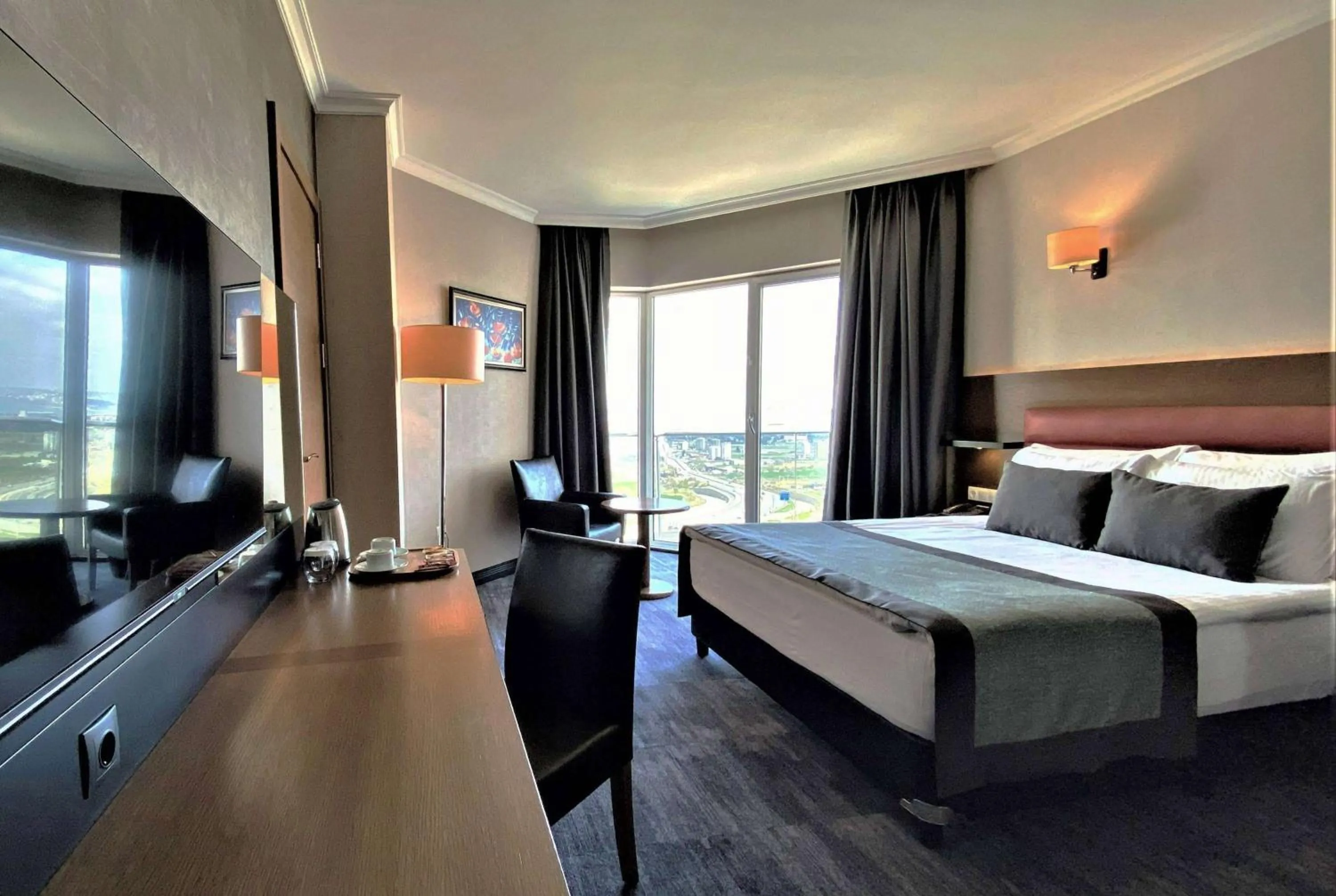 Deluxe Accessible King Sea and City View Non Smoking in Ramada by Wyndham Tekirdağ
