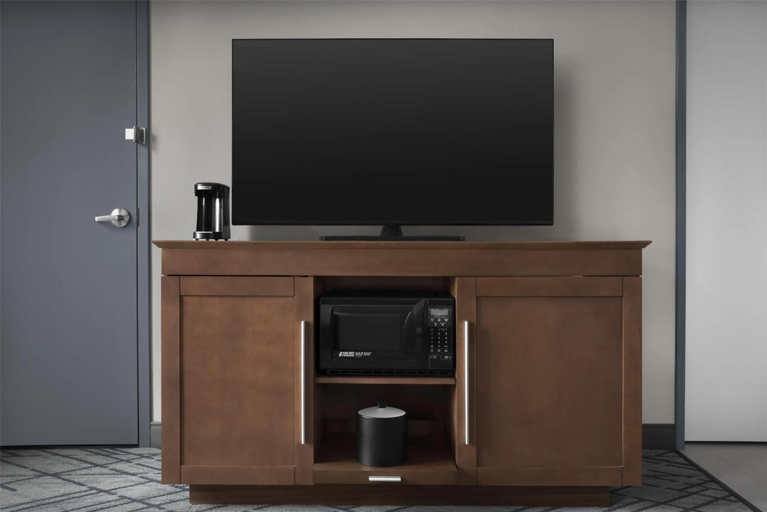 King Room with Sofa Bed and Study - Non-Smoking in Hampton Inn Indianapolis Downtown Across from Circle Centre