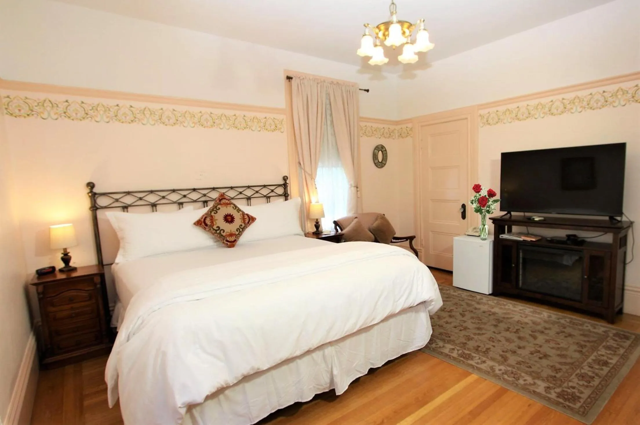 Superior King Room in The Napa Inn