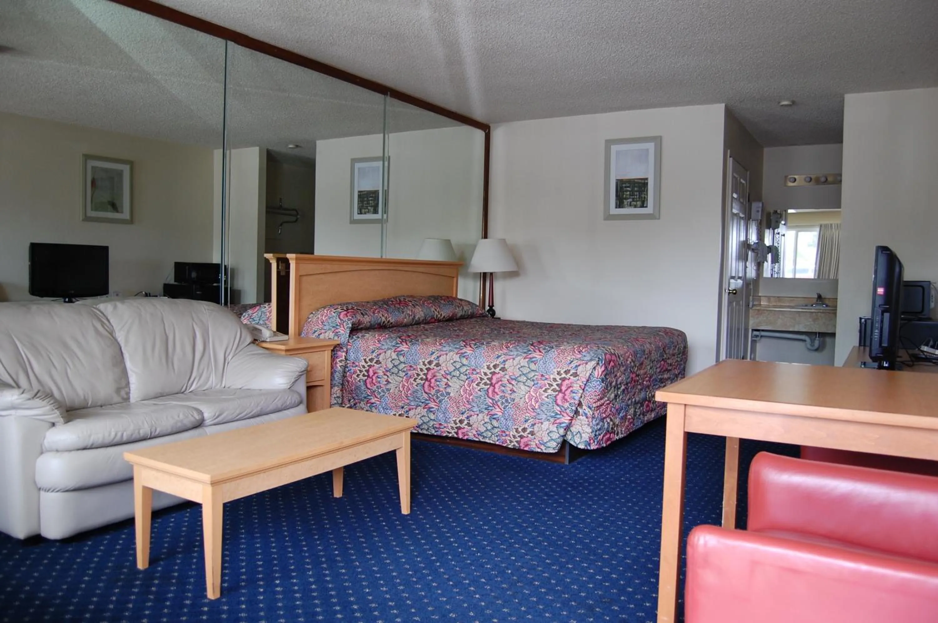 King Room - Non-Smoking in Western Inn Lakewood