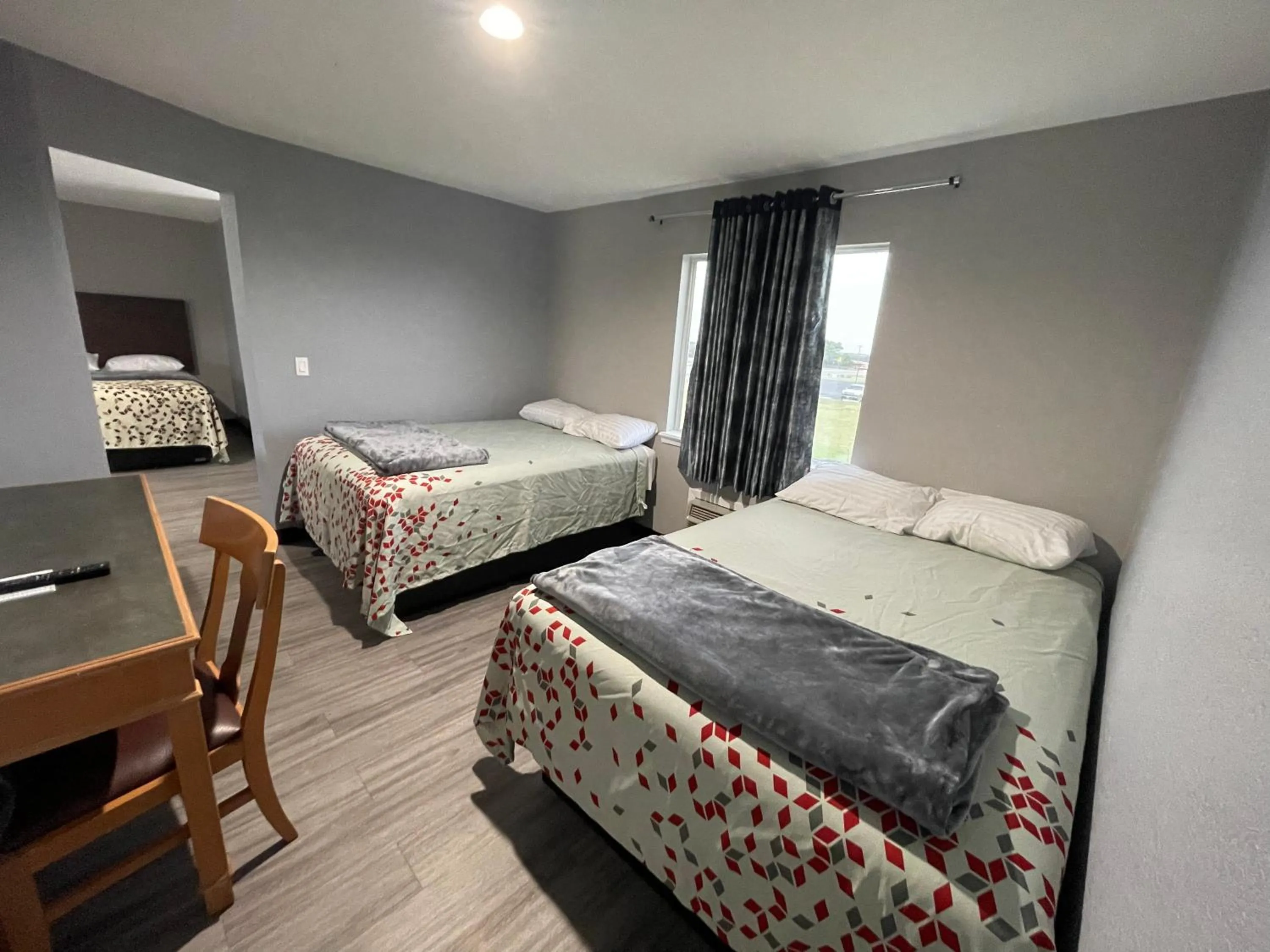 Family Two-Bedroom Suite in Ridge Motel