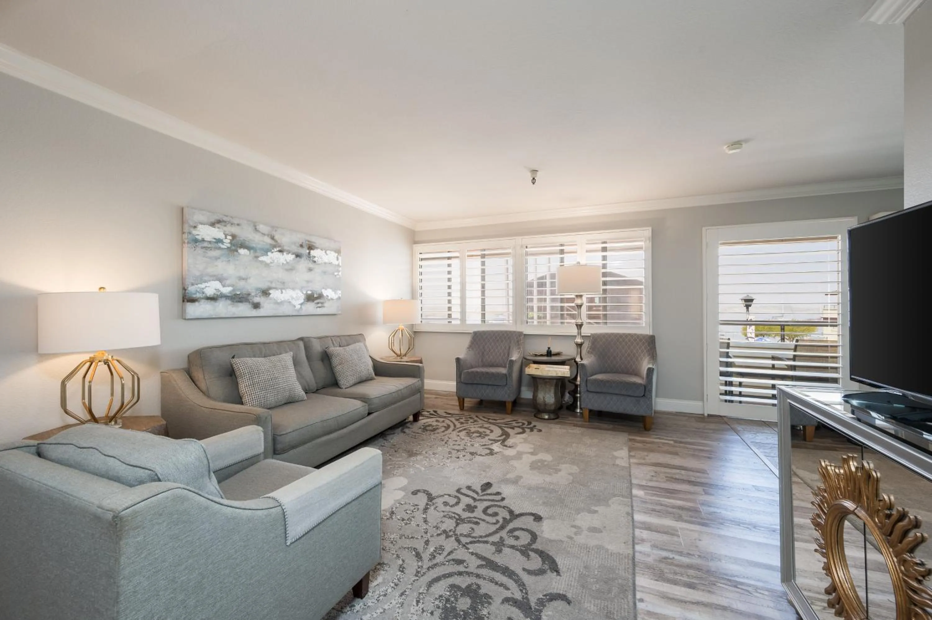 Family Suite with Balcony in 456 Embarcadero Inn & Suites