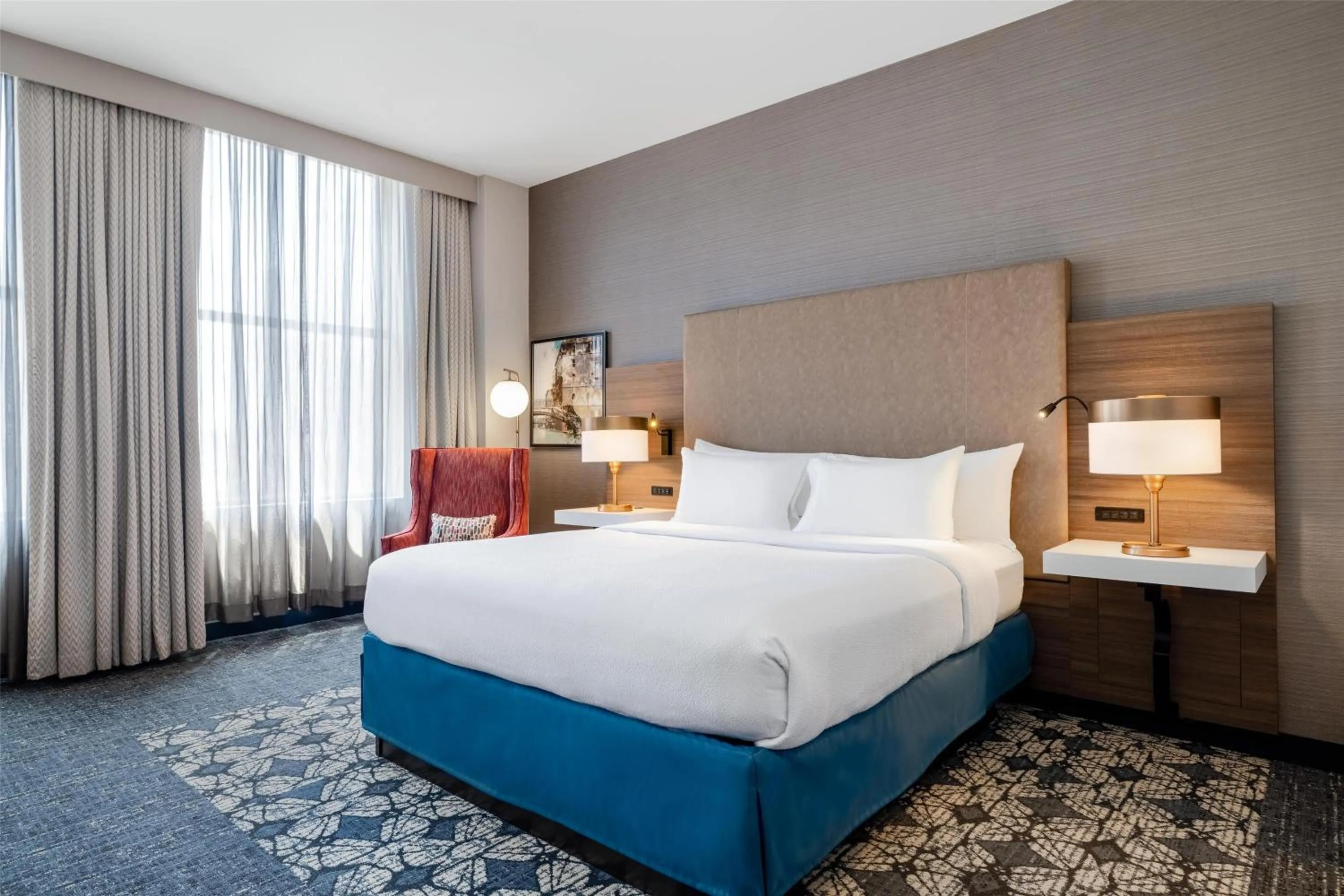 King Room with Tub - Mobility and Hearing Access in Hilton Garden Inn Indianapolis Downtown