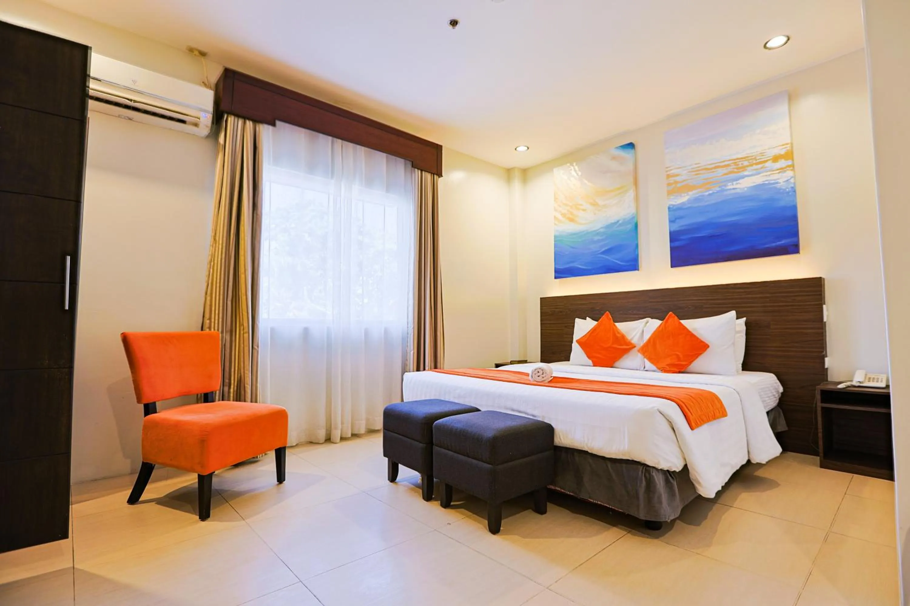 Deluxe Double Room in Holiday Suites Puerto Princesa
