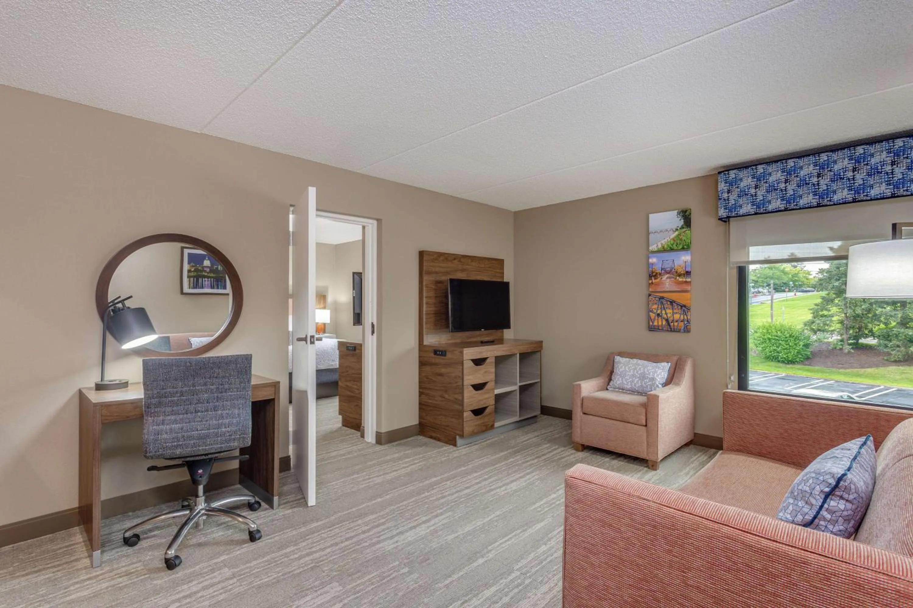 One-Bedroom Queen Suite with Sofa Bed - Non-Smoking in Hampton Inn Harrisburg-East/Hershey