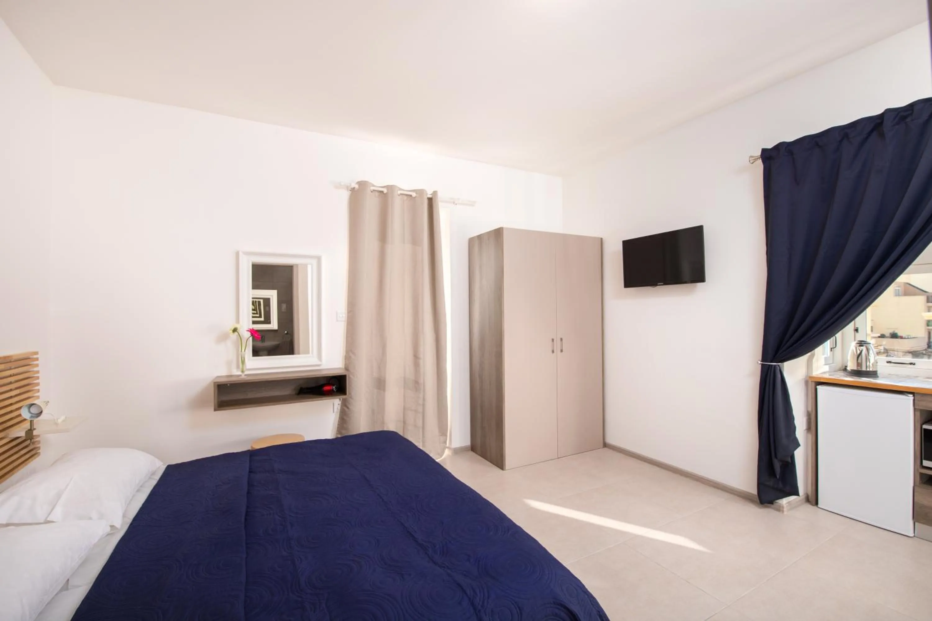 Double or Twin Room with Side Sea View in Island Guesthouse