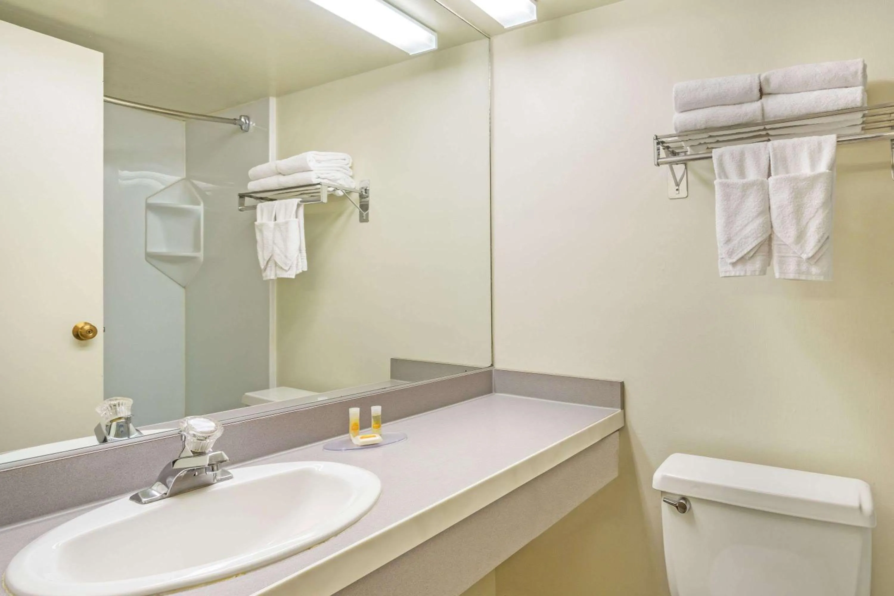 Deluxe King Room - Non-Smoking in Days Inn & Suites by Wyndham Logan