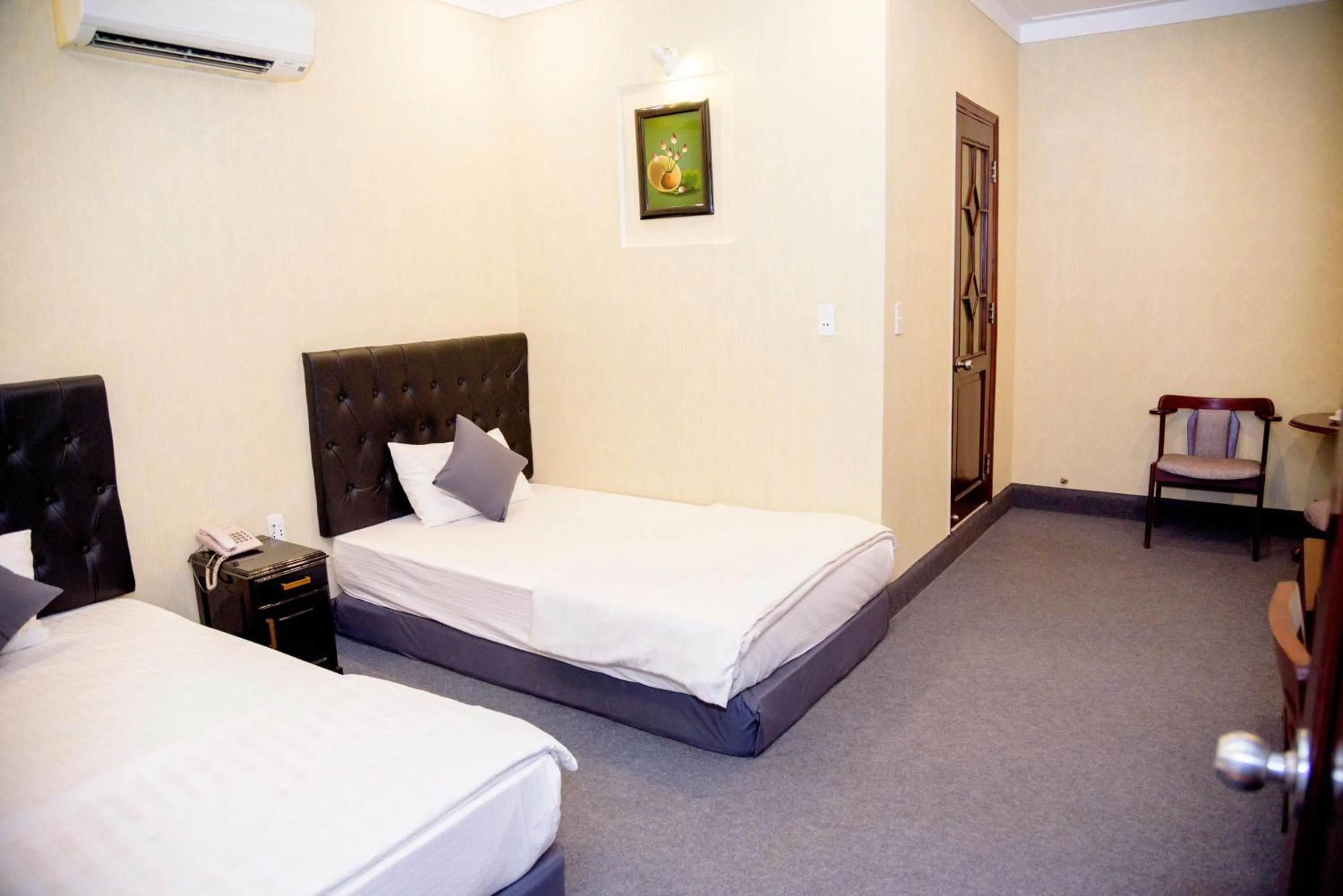 Deluxe Twin Room in Ha Trinh Hotel
