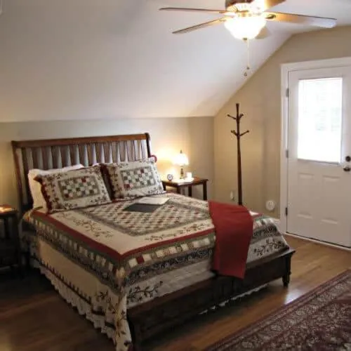 Deluxe Queen Studio  in Brickhouse Inn B&B
