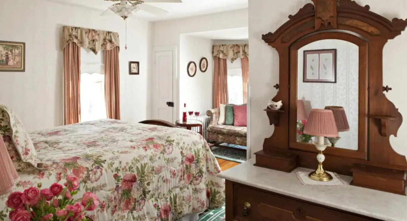 Double Room with Private Bathroom in Brickhouse Inn B&B