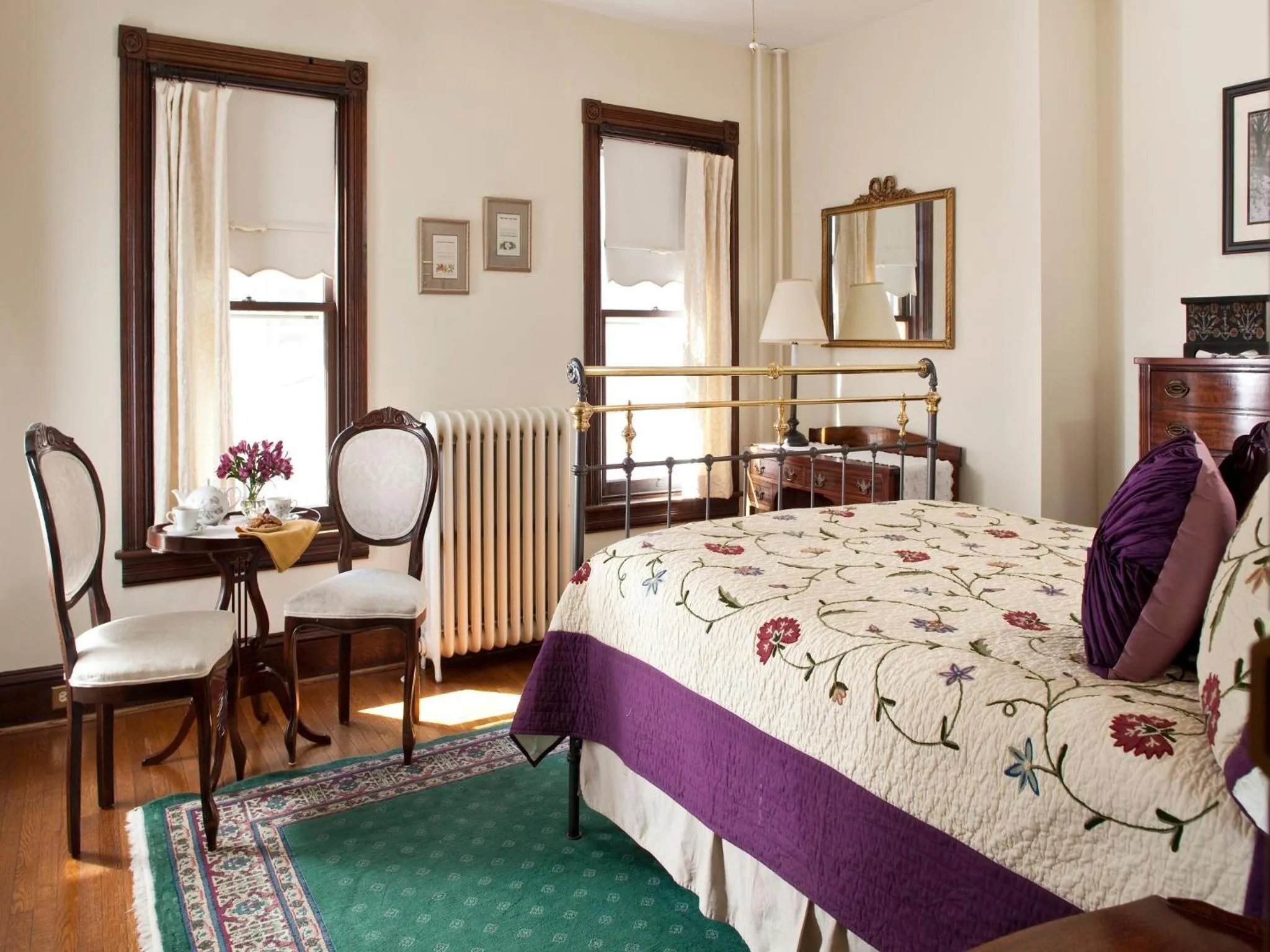 Queen Suite in Brickhouse Inn B&B