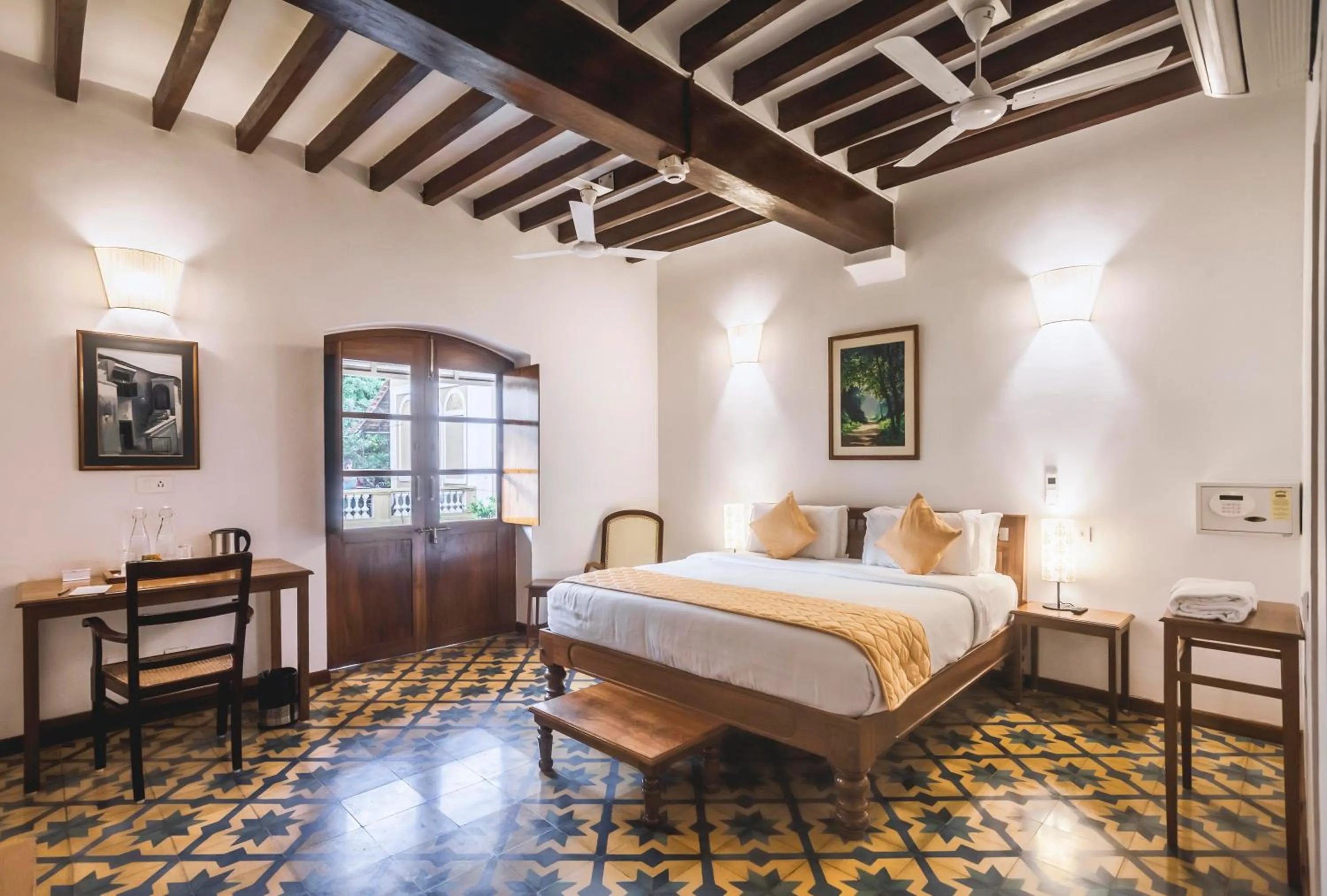 King Room with Balcony in Petit Palais
