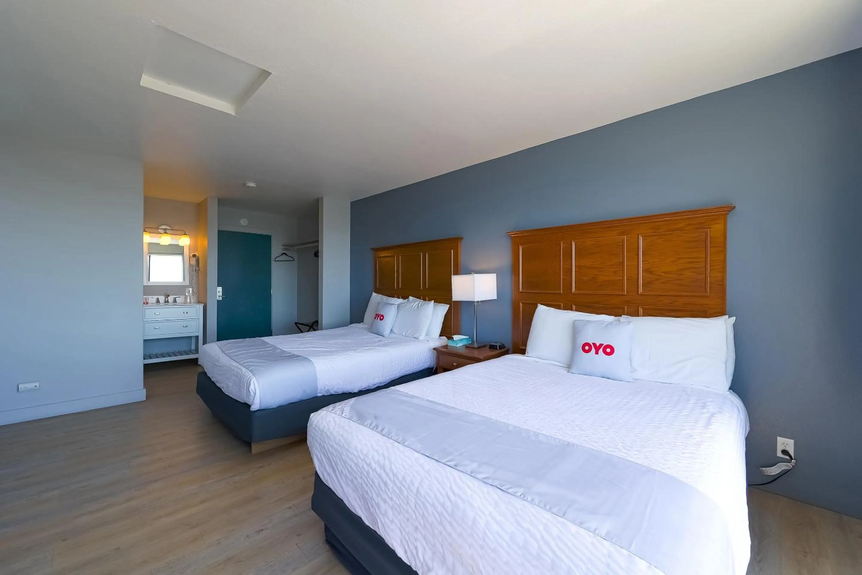 2 Queen Bed with Ocean view	 in Waves Hotel NYE Beach - Newport OR
