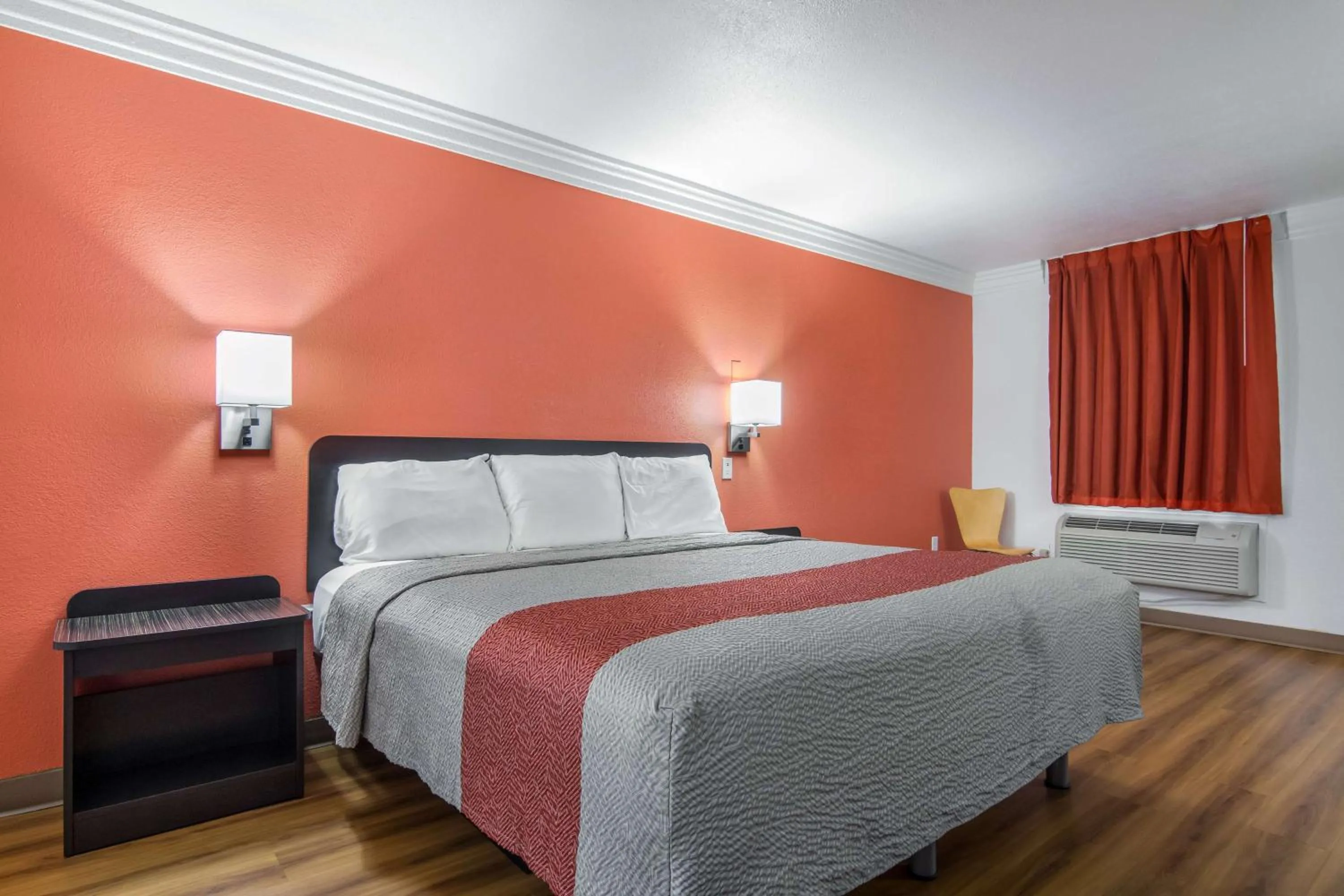 Deluxe King Room - Non-Smoking in Motel 6-Marshall, TX