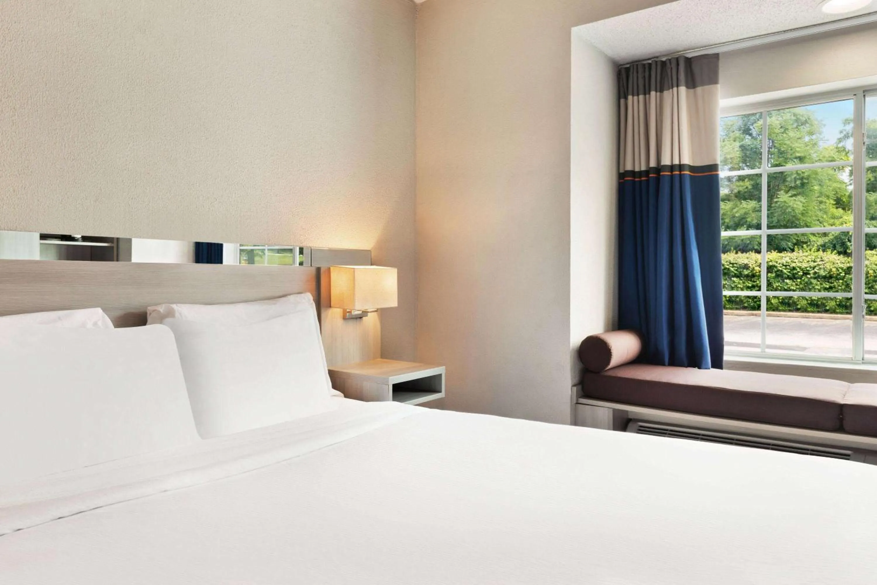 King Room - Non-Smoking in Microtel Inn & Suites by Wyndham Florence/Cincinnati Airpo