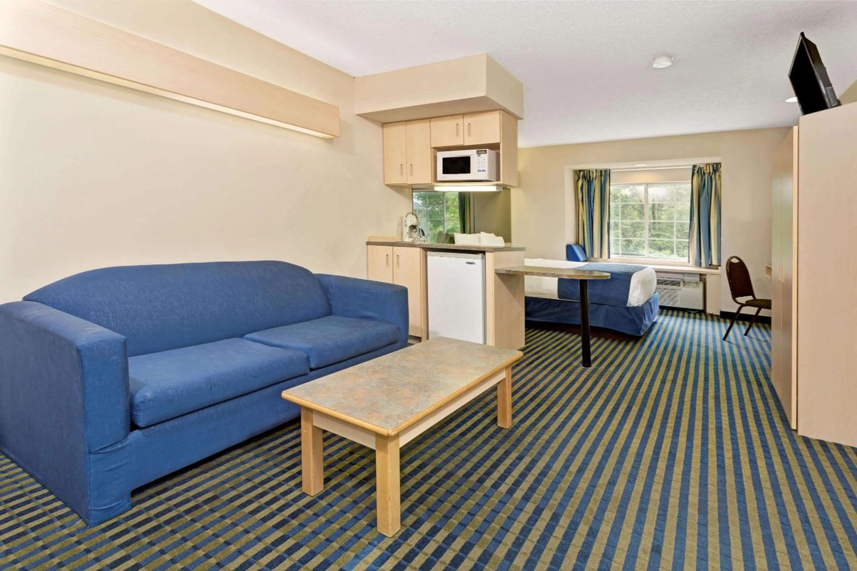 Queen Studio Suite - Non-Smoking in Microtel Inn & Suites by Wyndham Florence/Cincinnati Airpo