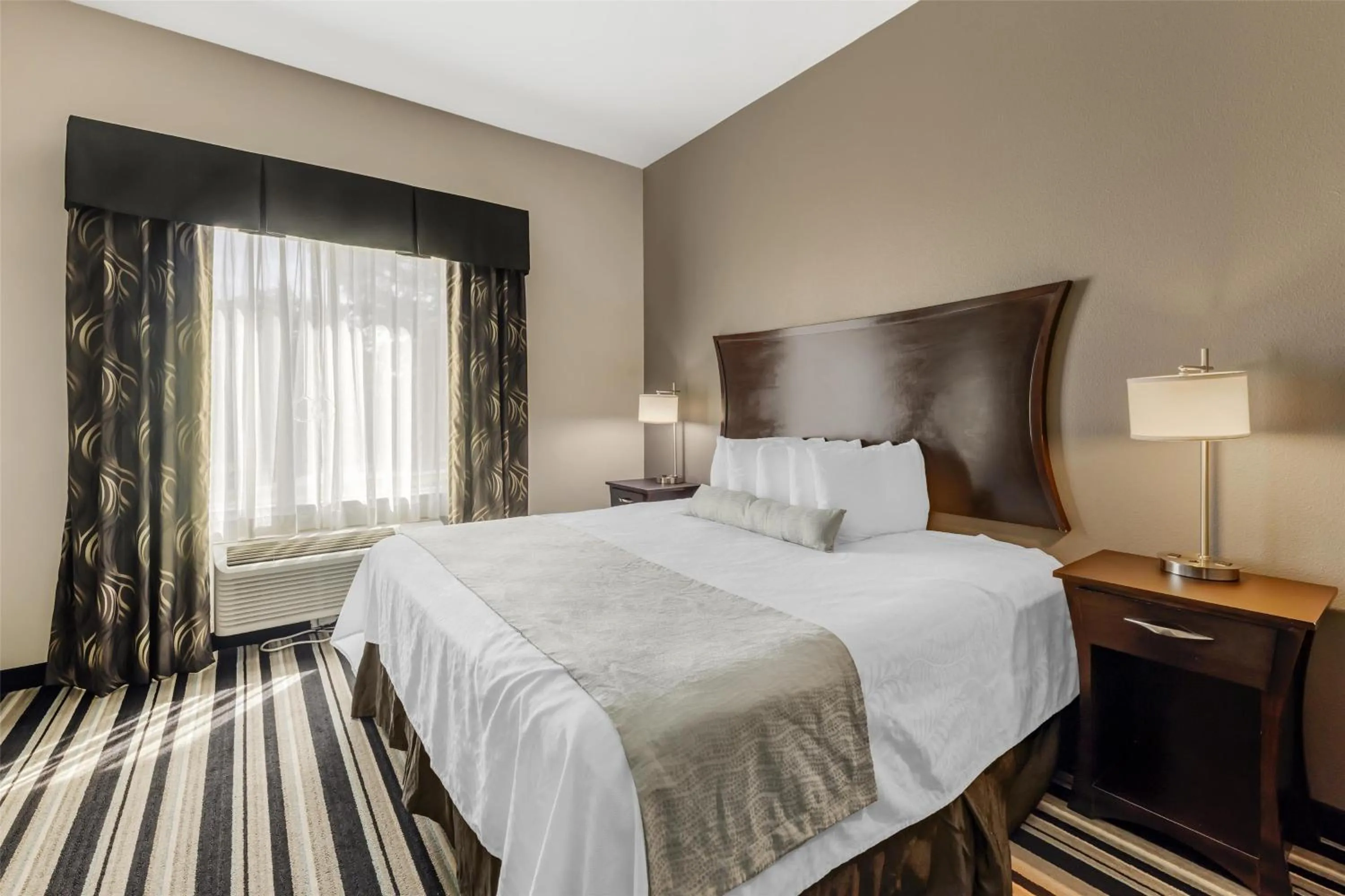 King Room with Bathtub - Mobility Access/Communication Assistance/Non-Smoking in Best Western Plus Sand Bass Inn and Suites