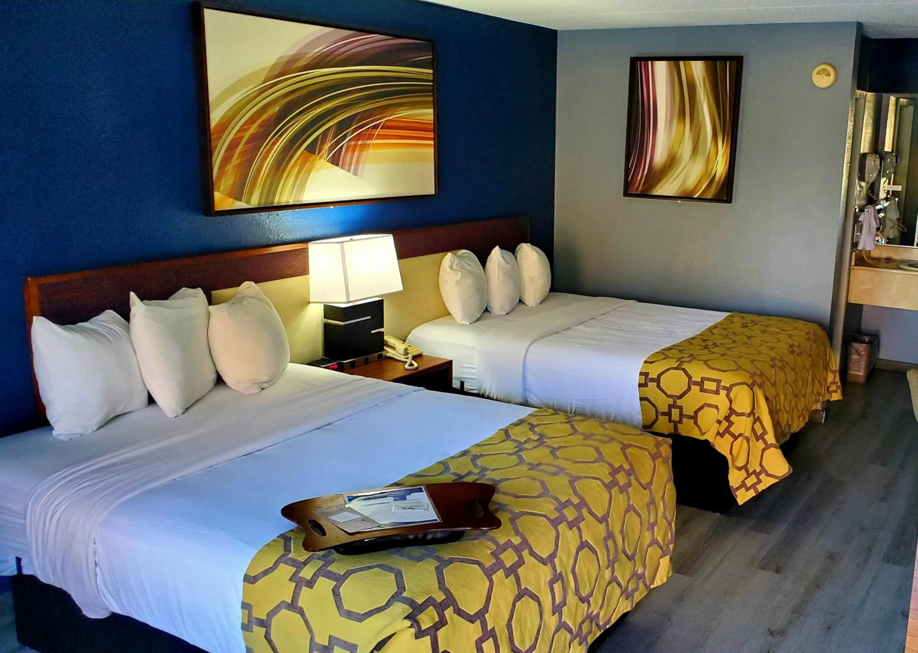 Queen Room with Two Queen Beds - Non-Smoking in Baymont by Wyndham London KY