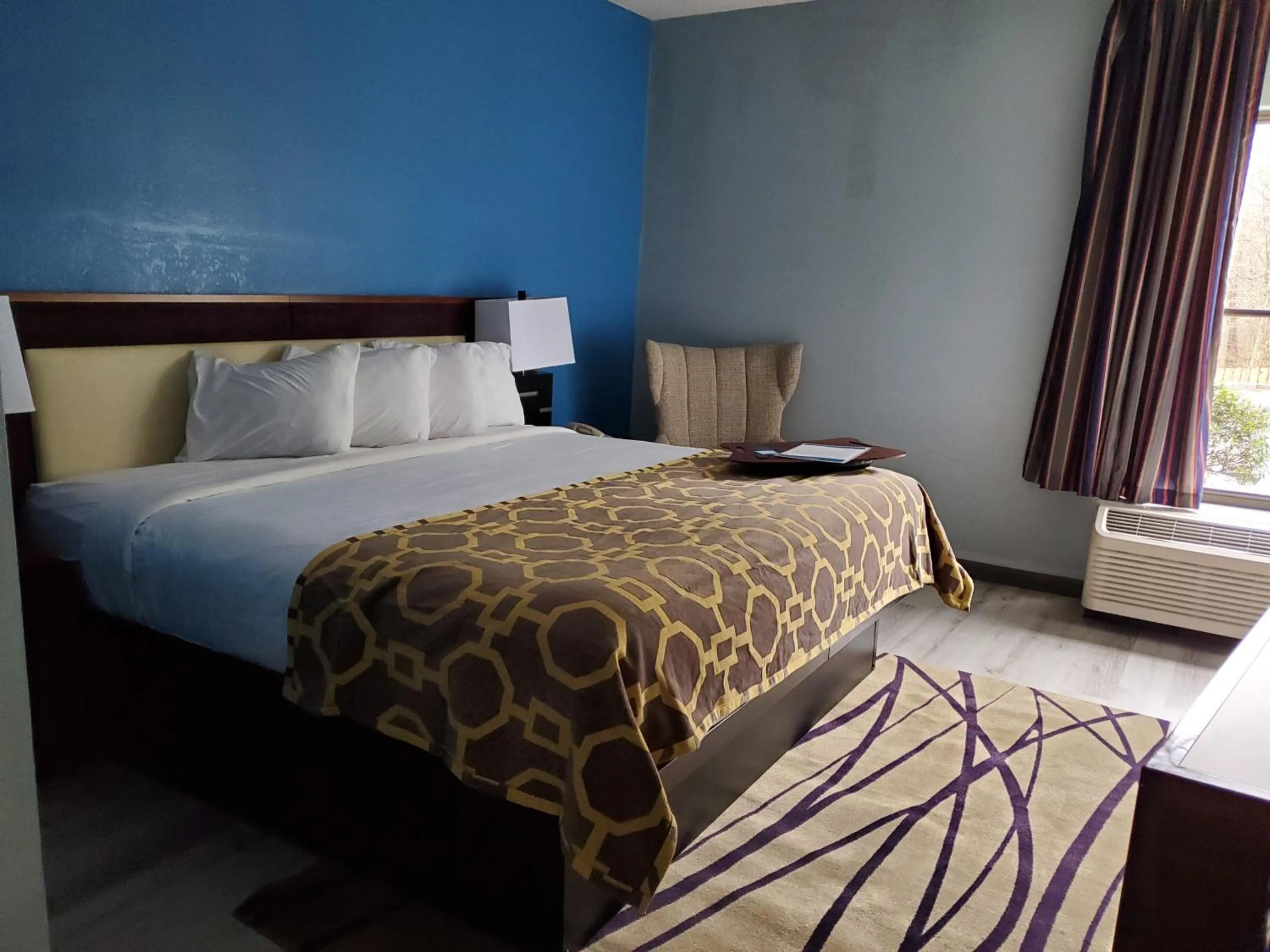 King Room - Mobility Access/Non-Smoking in Baymont by Wyndham London KY