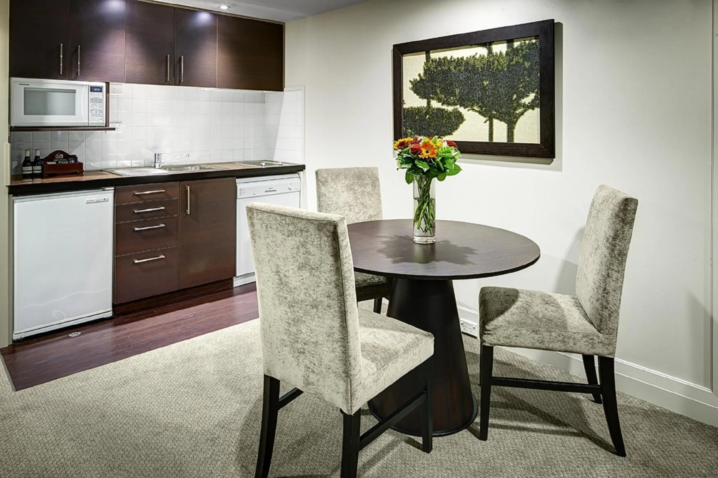 Studio Apartment with Lake View in Rendezvous Heritage Hotel Queenstown