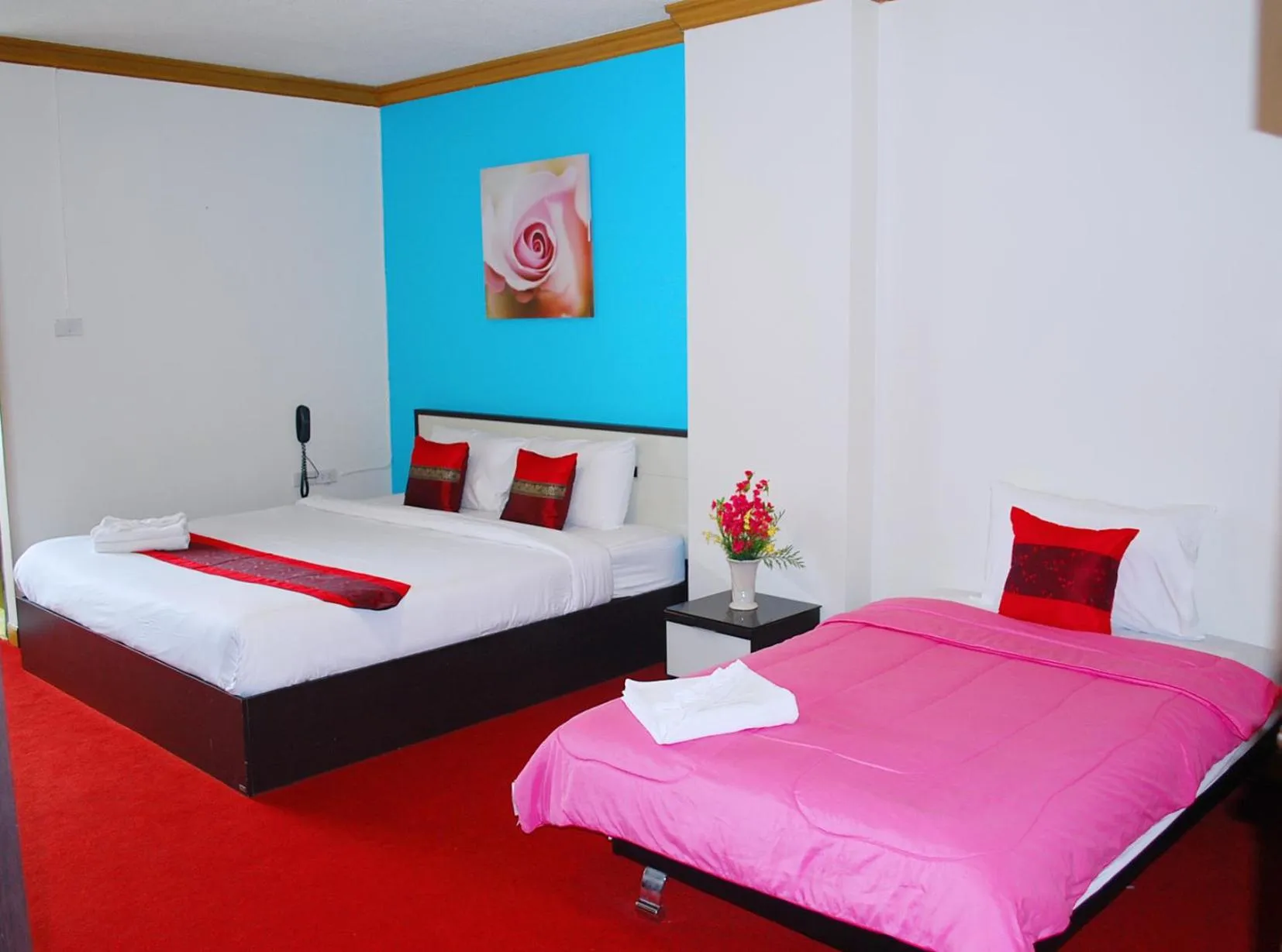 Deluxe Double Bed & Sofa Bed 6’ in Witchuwan Apartel