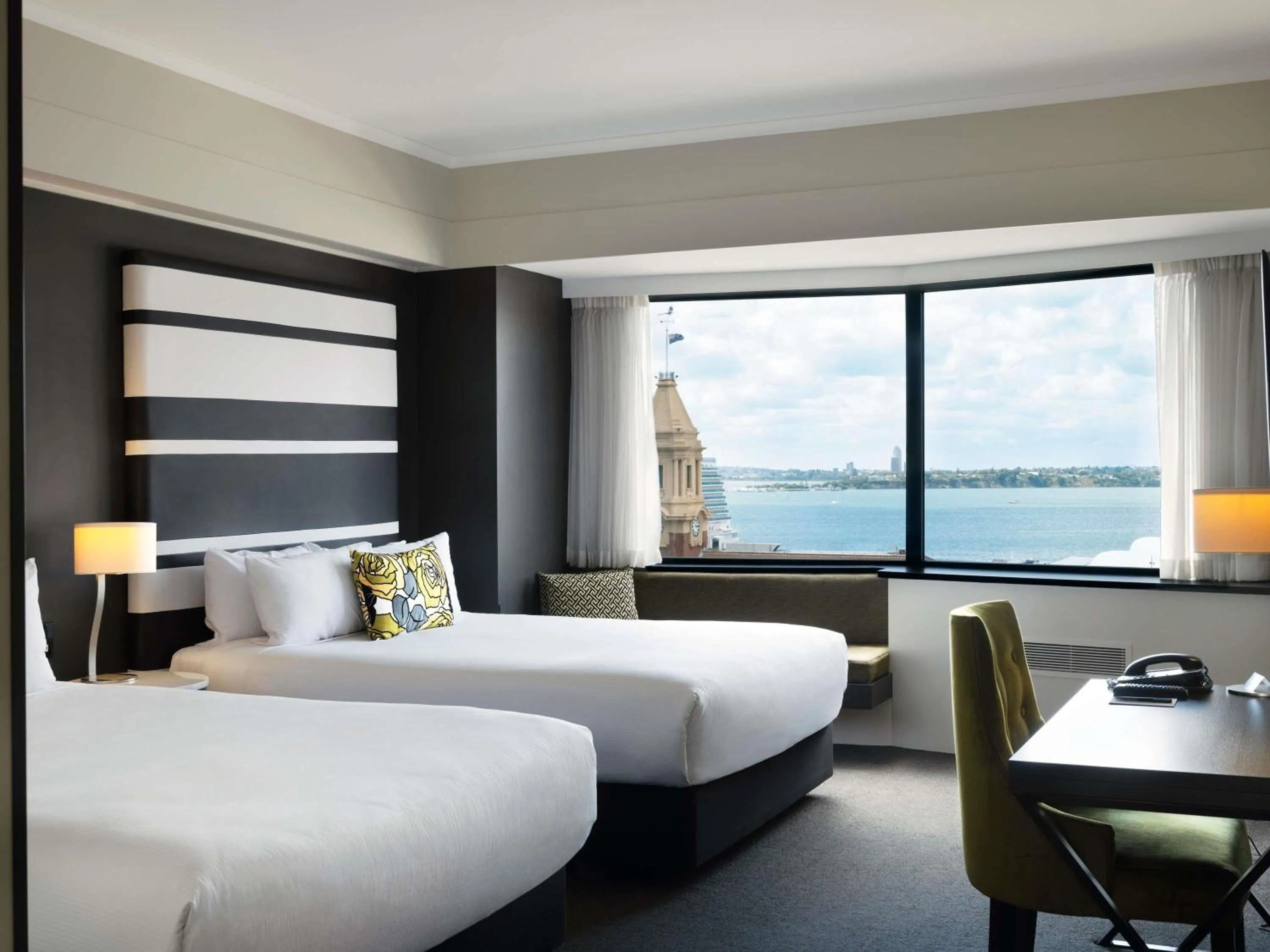 Deluxe Queen Room with Two Queen Beds and Ocean View in Mövenpick Hotel Auckland