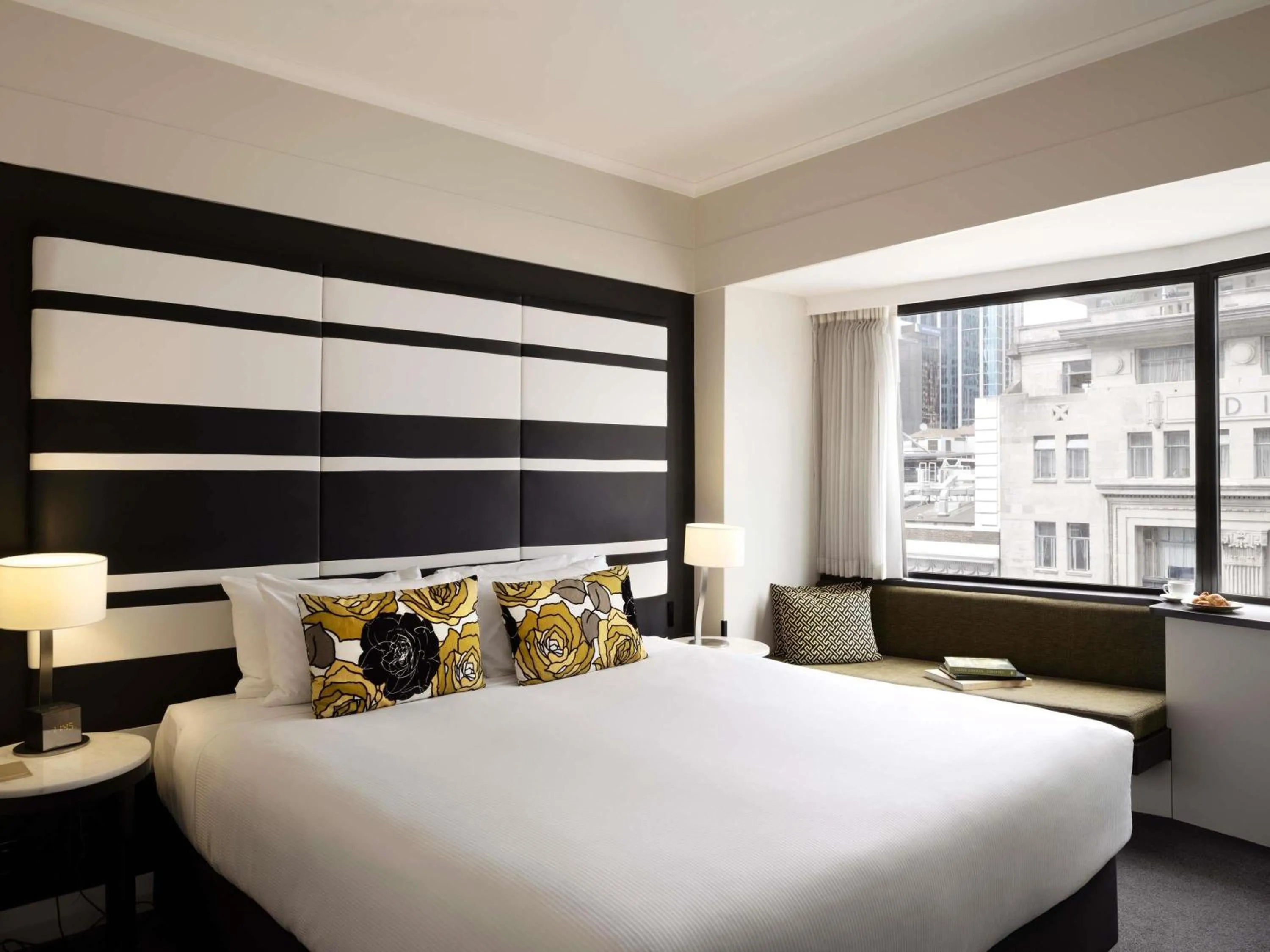 Superior King Room - City side in Mövenpick Hotel Auckland