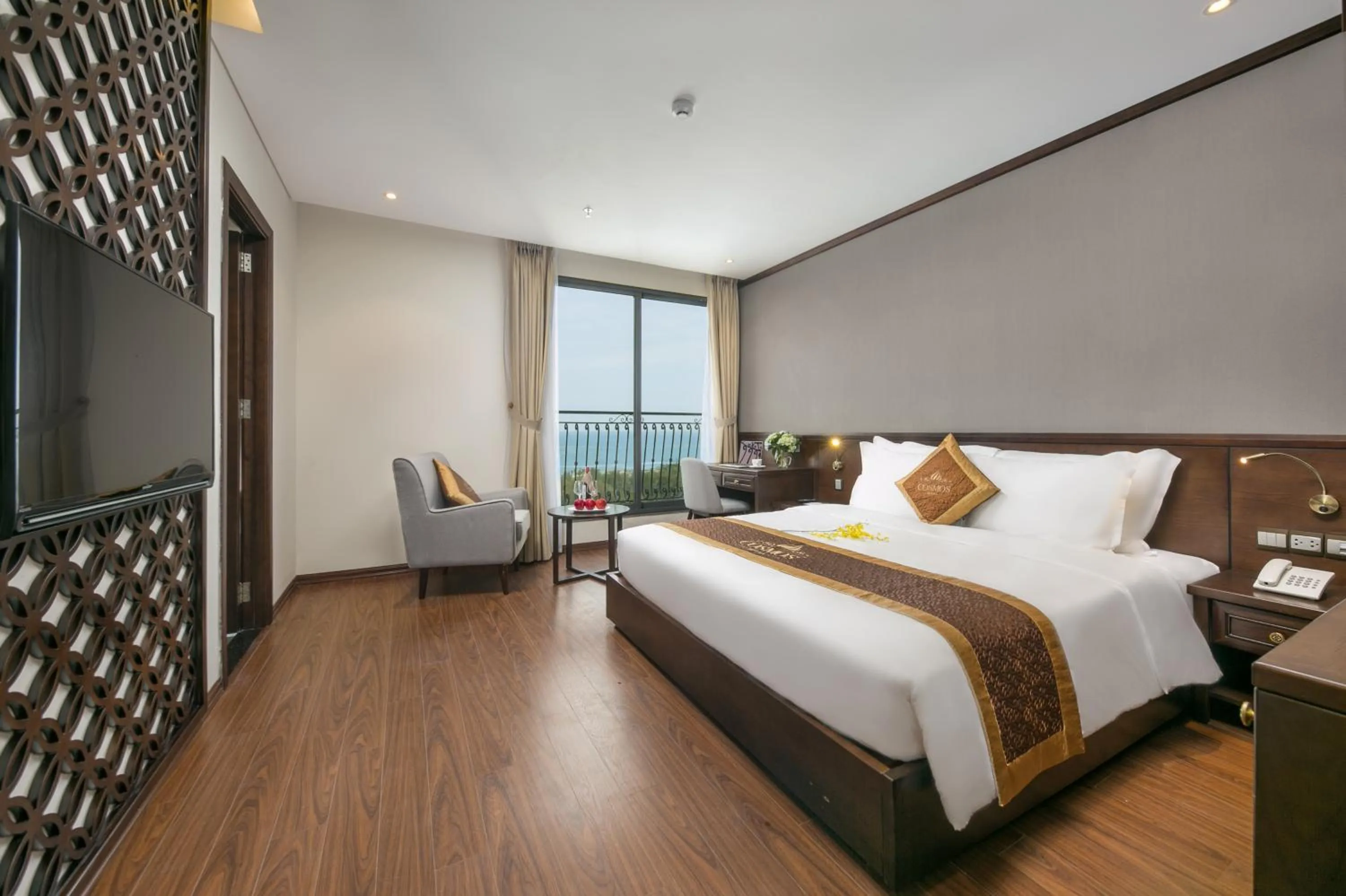 Deluxe Double or Twin Room with Ocean View in Cosmos Hotel Danang