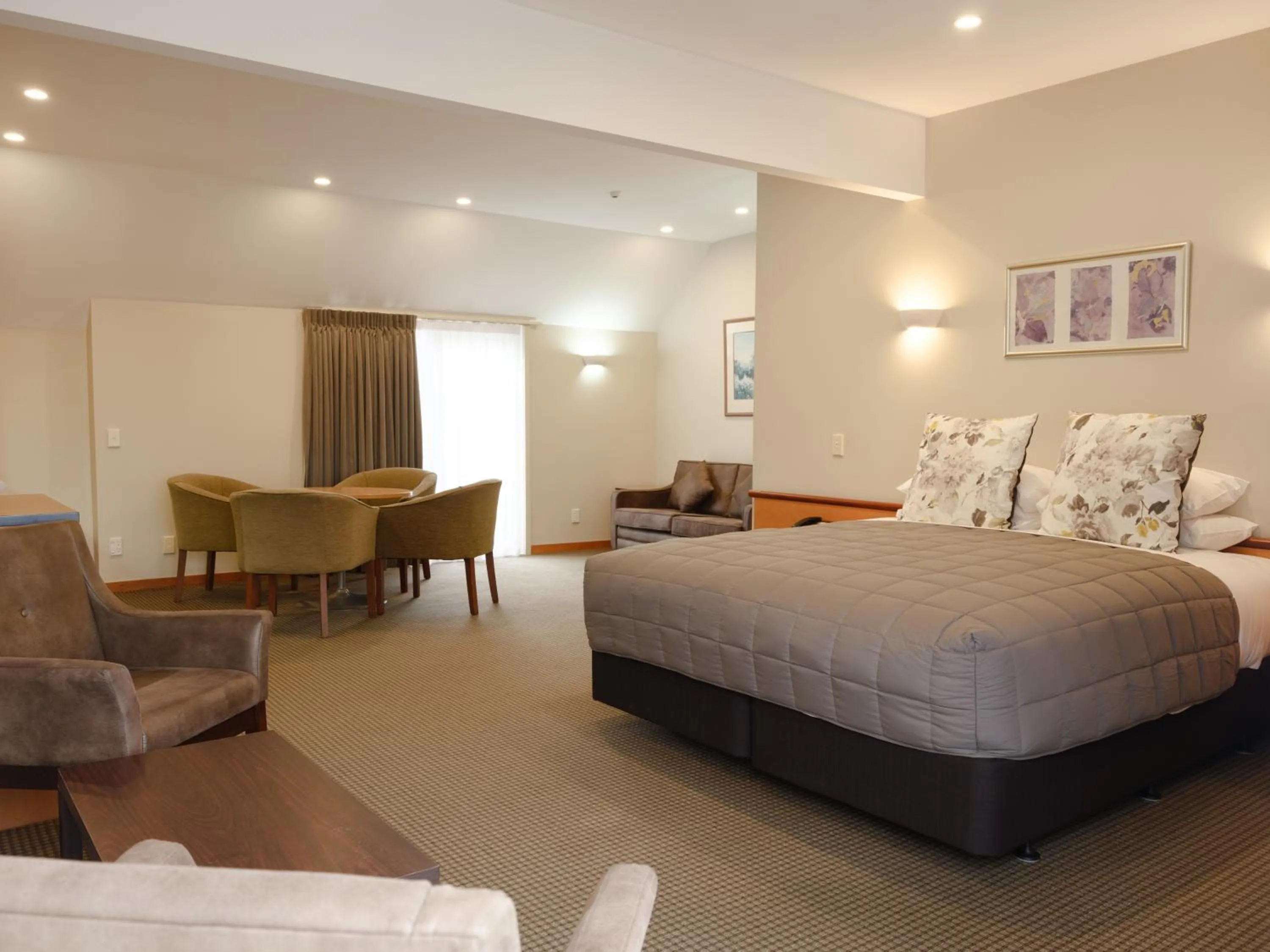 Two-Bedroom Suite in Dunedin Leisure Lodge - Distinction
