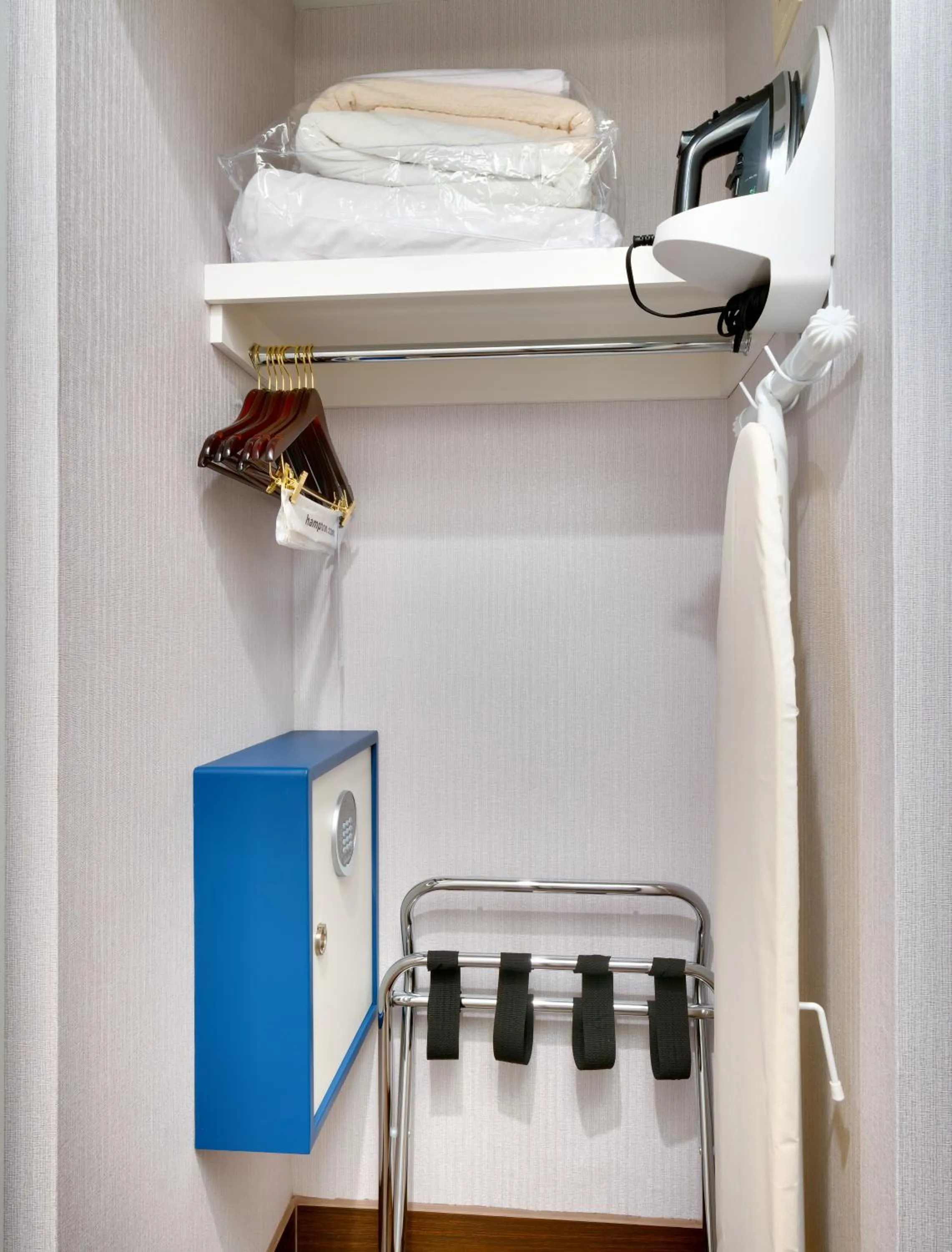 Queen Room with Two Queen Beds - Hearing Accessible in Hampton Inn & Suites Anaheim Resort Convention Center