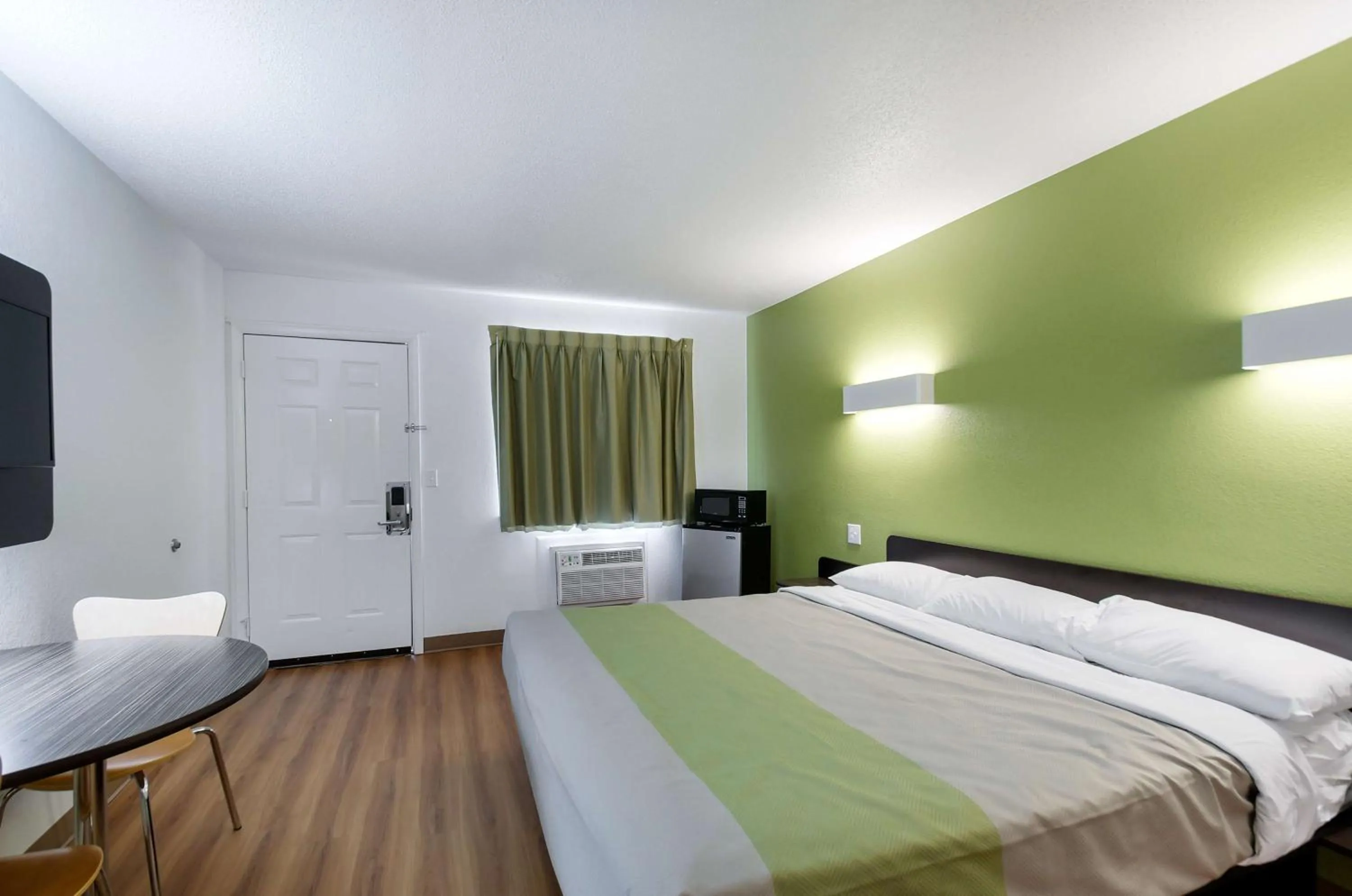 King Room with Spa Bath - Non-Smoking in Motel 6-Charles Town, WV