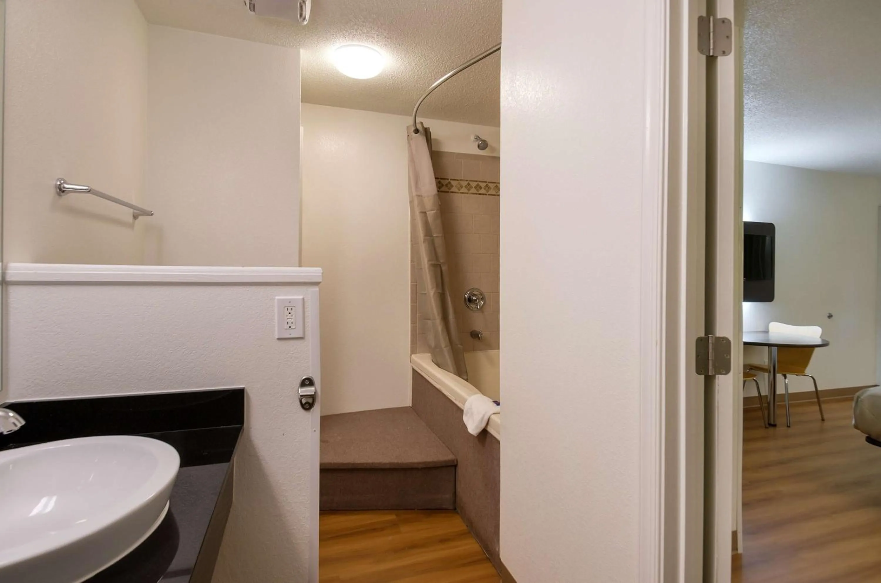 Deluxe King Room - Non-Smoking in Motel 6-Charles Town, WV