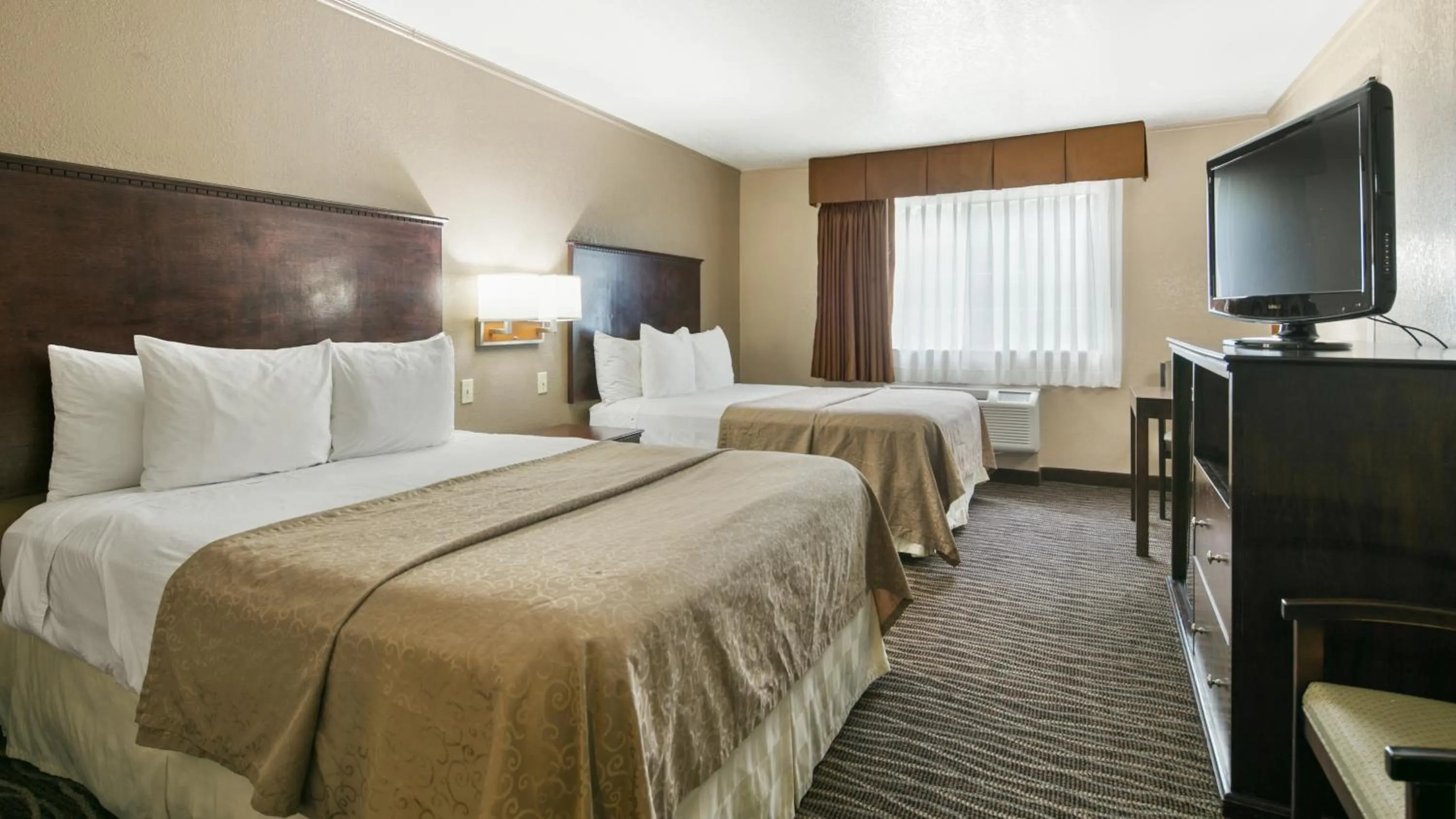 Queen Room with Two Queen Beds - Non-Smoking in Best Western San Marcos