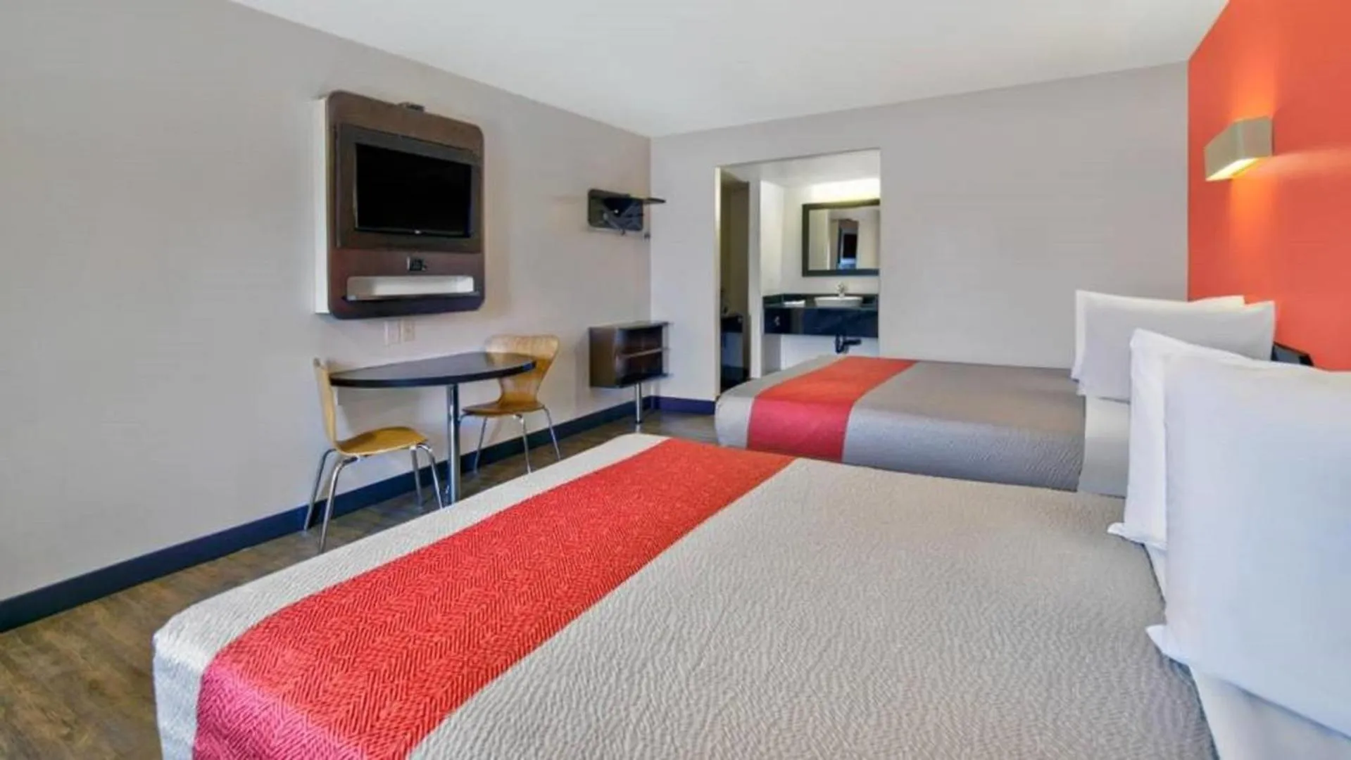 Queen Room with Two Queen Beds - Smoking in Motel 6 Victorville