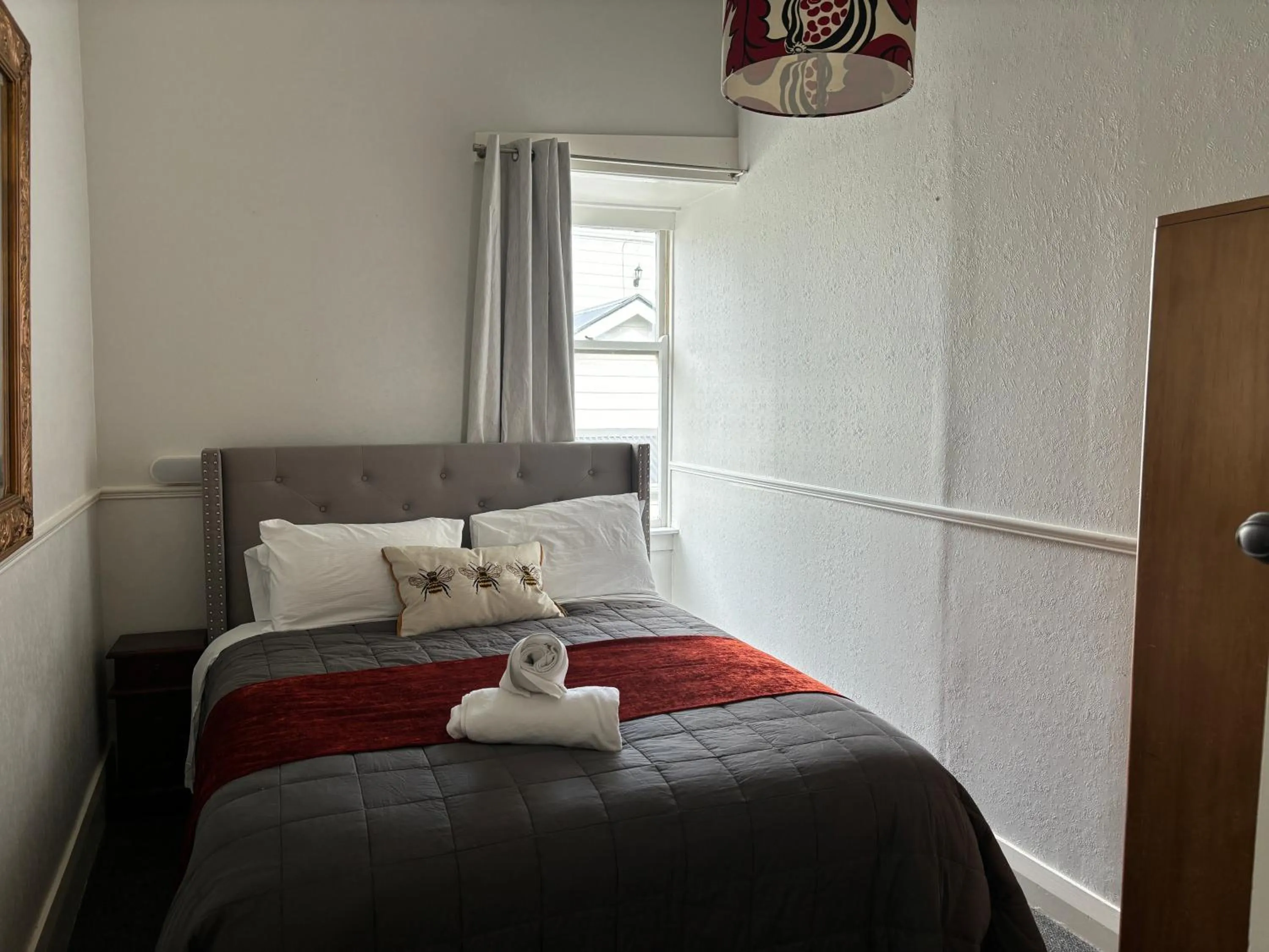 Deluxe Queen Room in Worldwide Backpackers