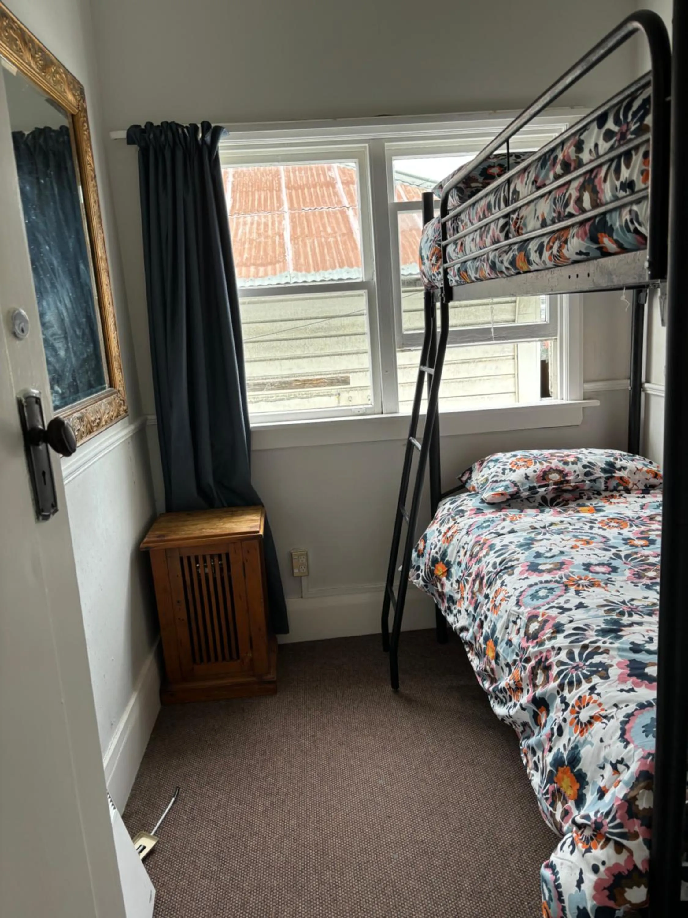 Basic Triple Room with Shared Bathroom in Worldwide Backpackers