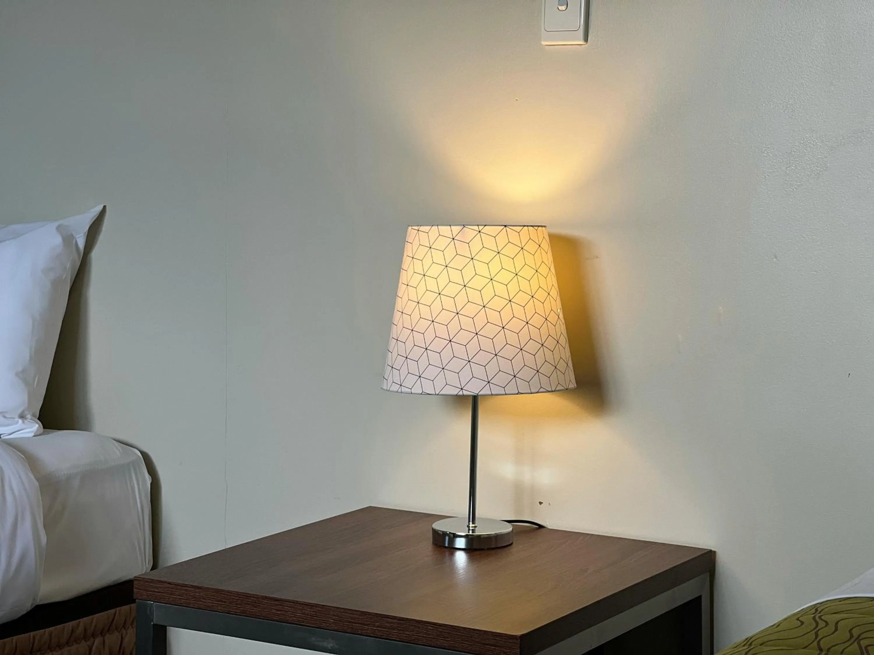 One-Bedroom Family Suite with Spa Bath in Airport Manor Inn