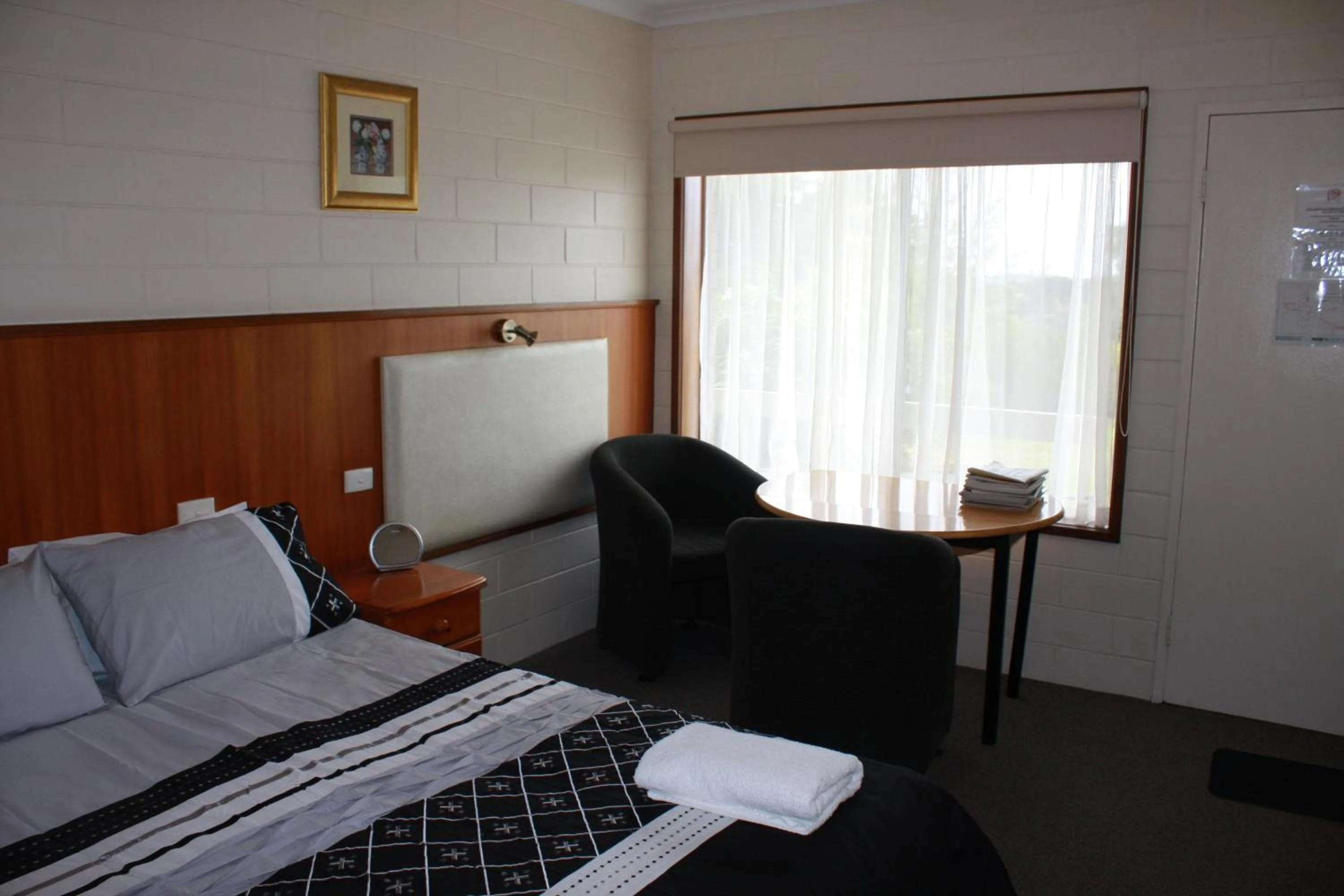 Queen Room with View in Opal Motel