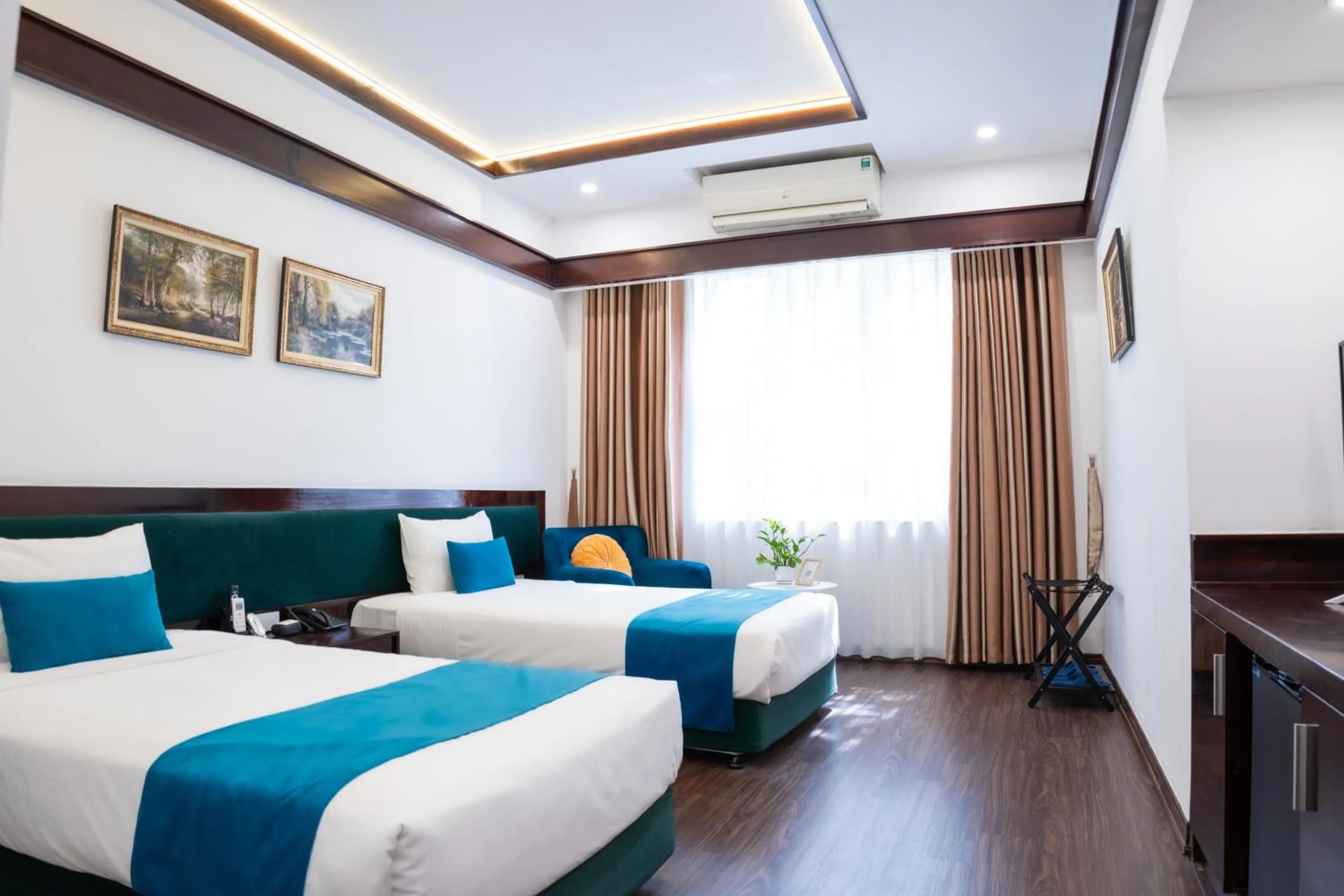 Twin Room with Bath in Mango Hotel - Ha Noi Railway station