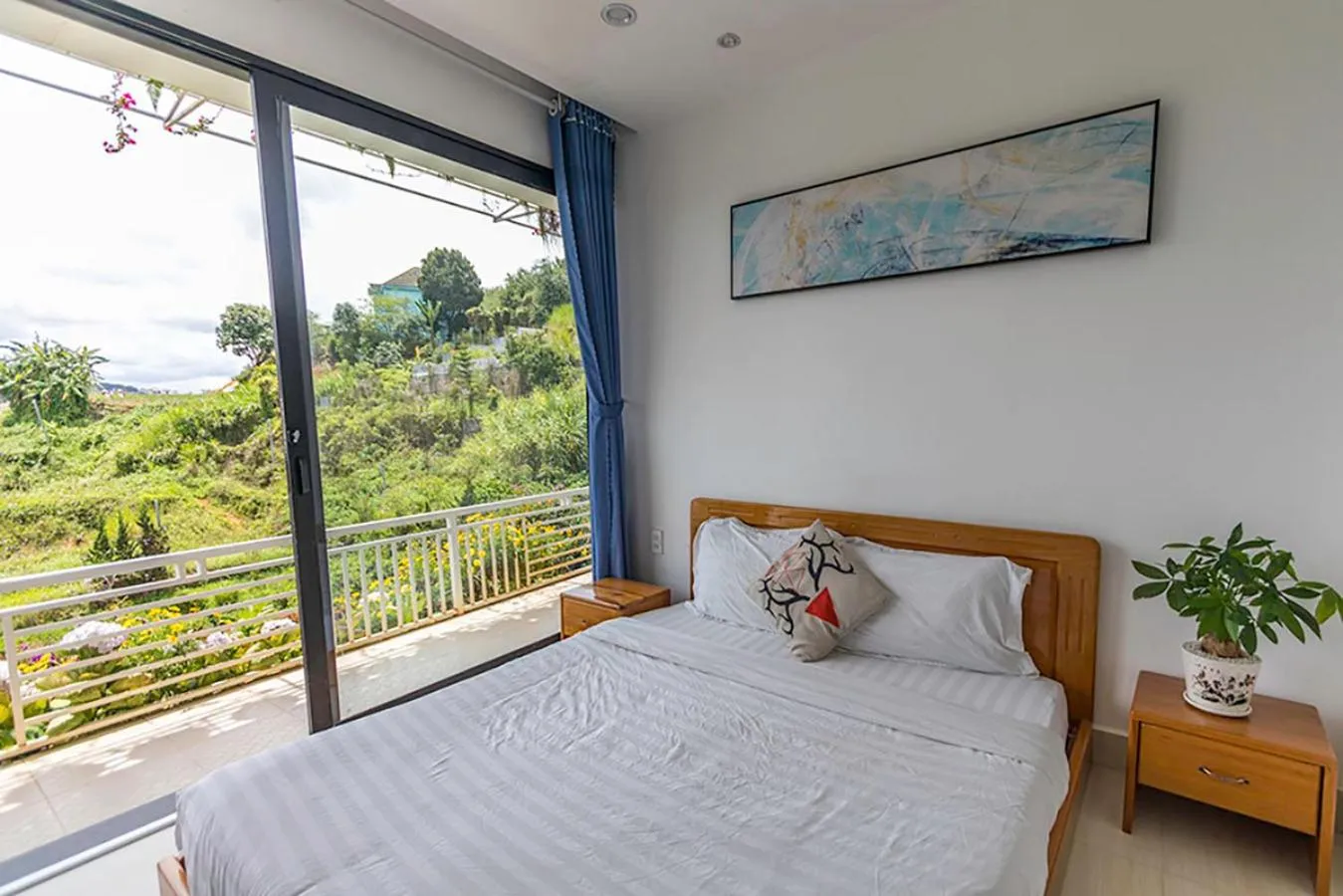 King Room with Garden View in An Garden Dalat