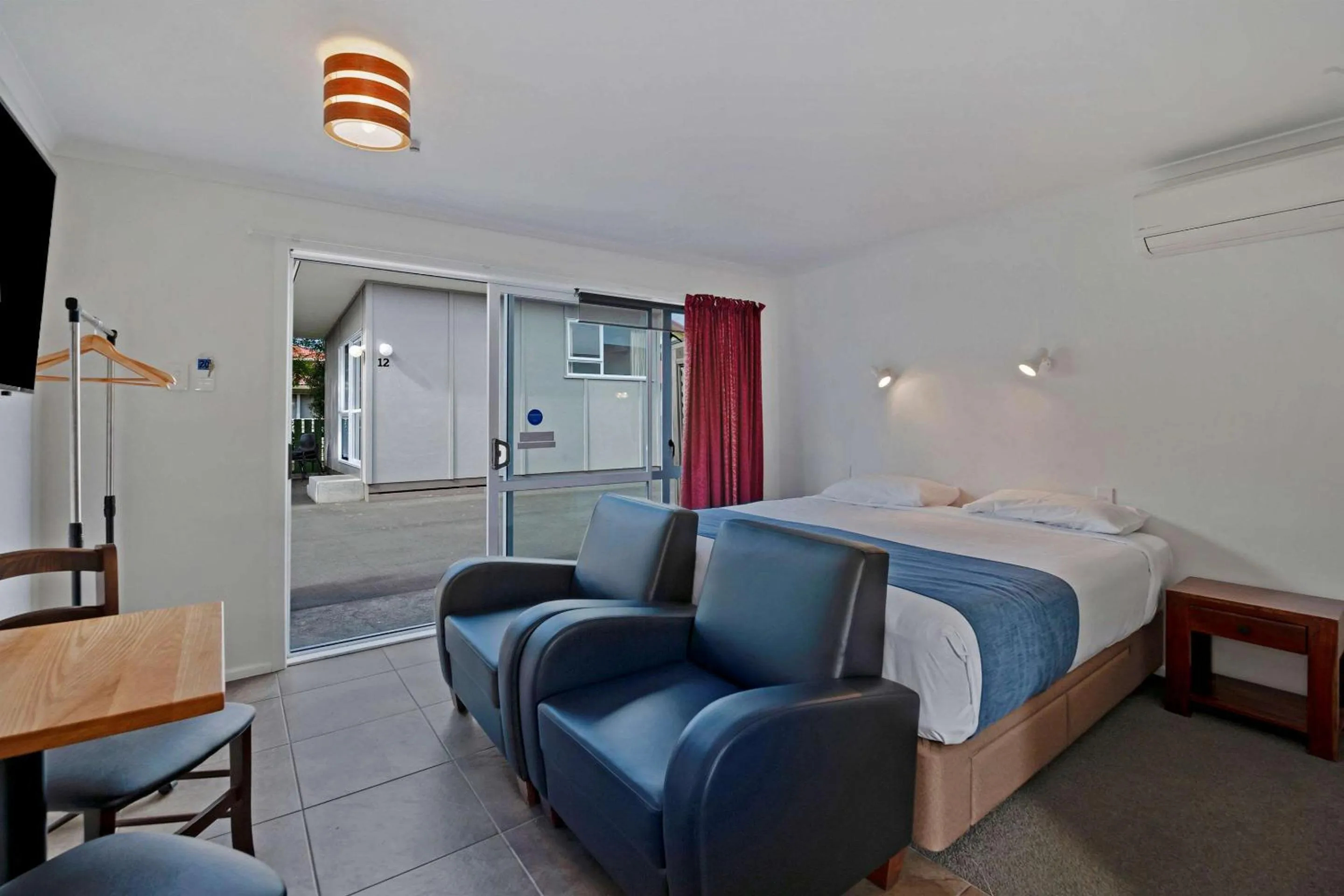 King Studio in Comfort Inn Westshore Beach