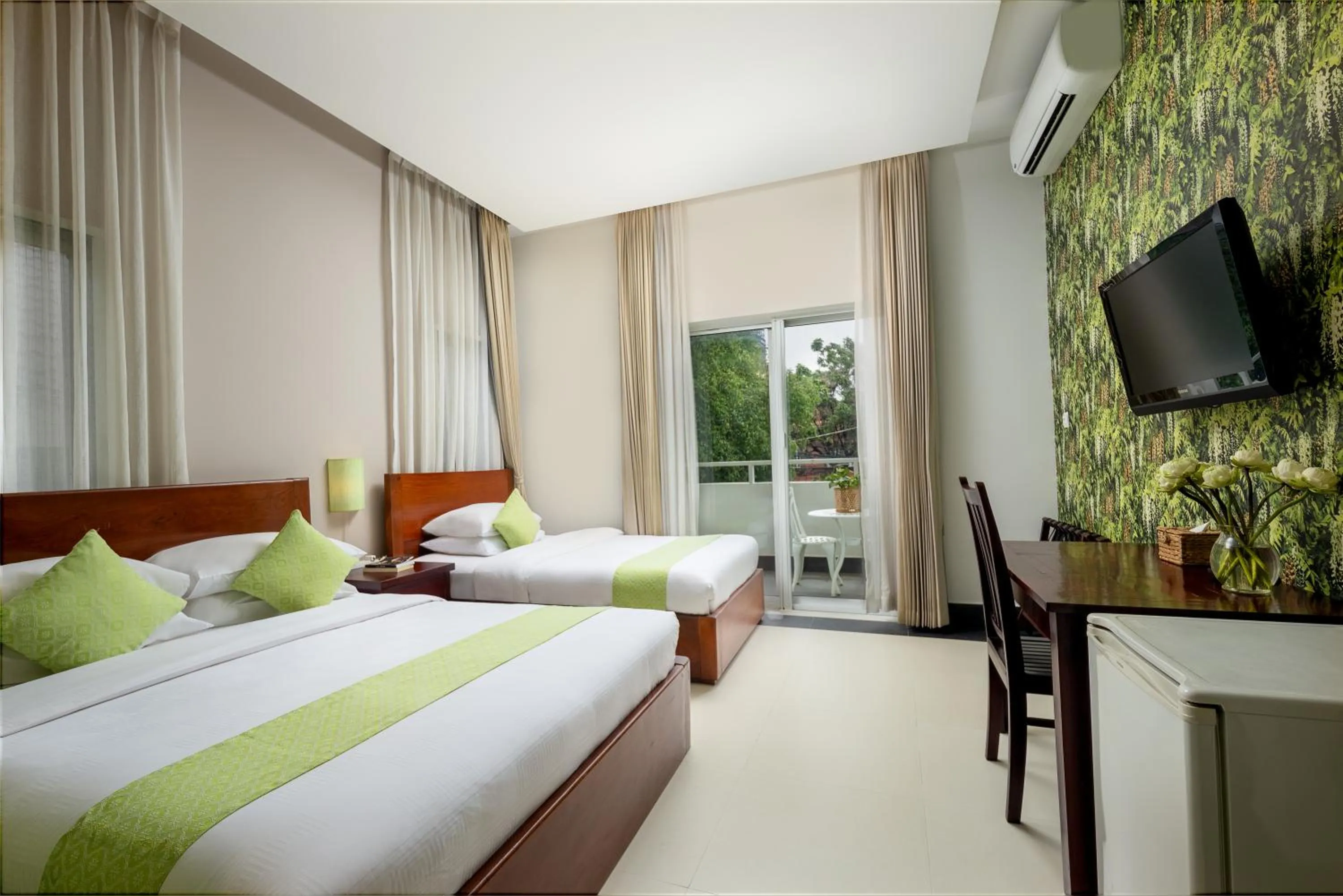 Luxury Three-Bedroom on Executive Floor in Skyline Boutique Hotel