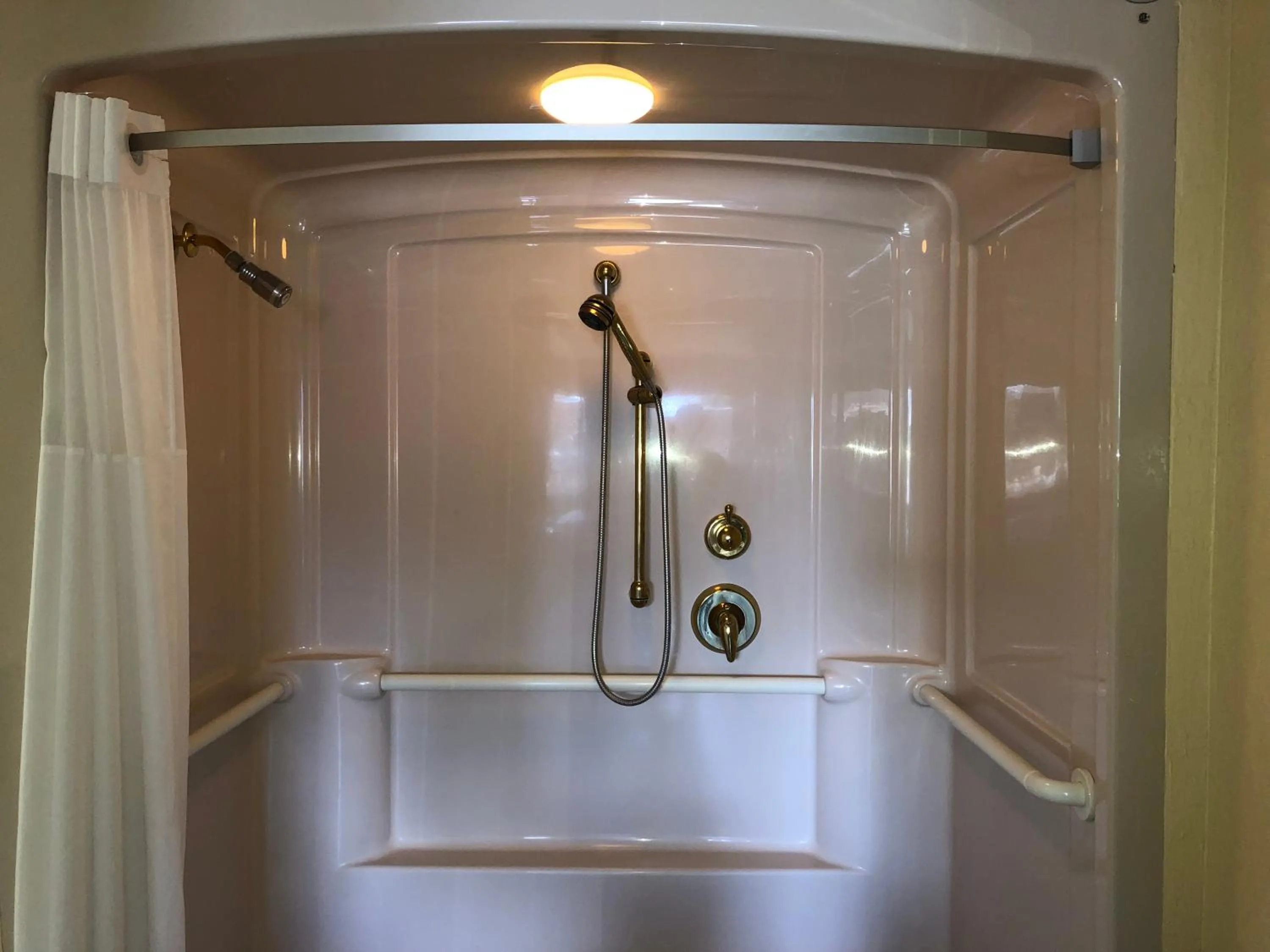 Queen Room with Two Queen Beds - Disability Access in Hotel Elevation