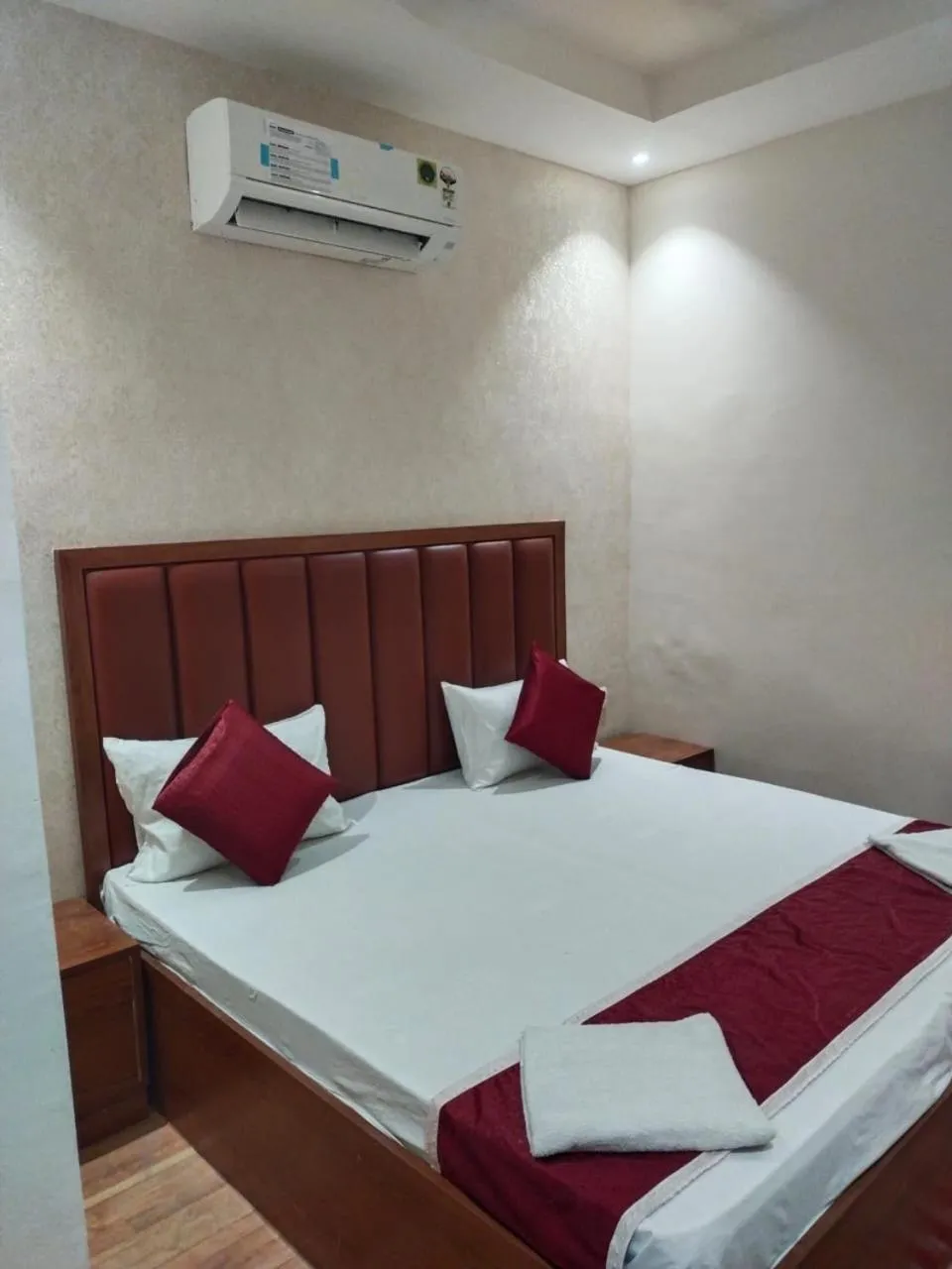 Deluxe Double Room (2 Adults + 1 Child) - single occupancy in Pyrenees Homestay