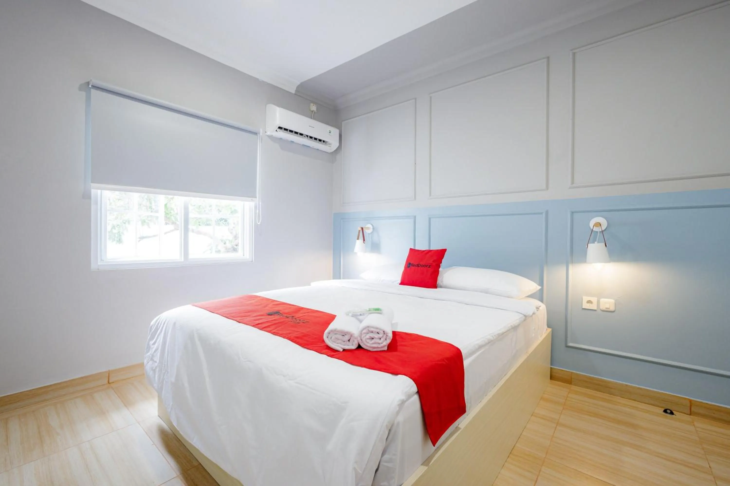 Deluxe Room in RedDoorz Plus at Jalan Gatot Subroto Jakarta