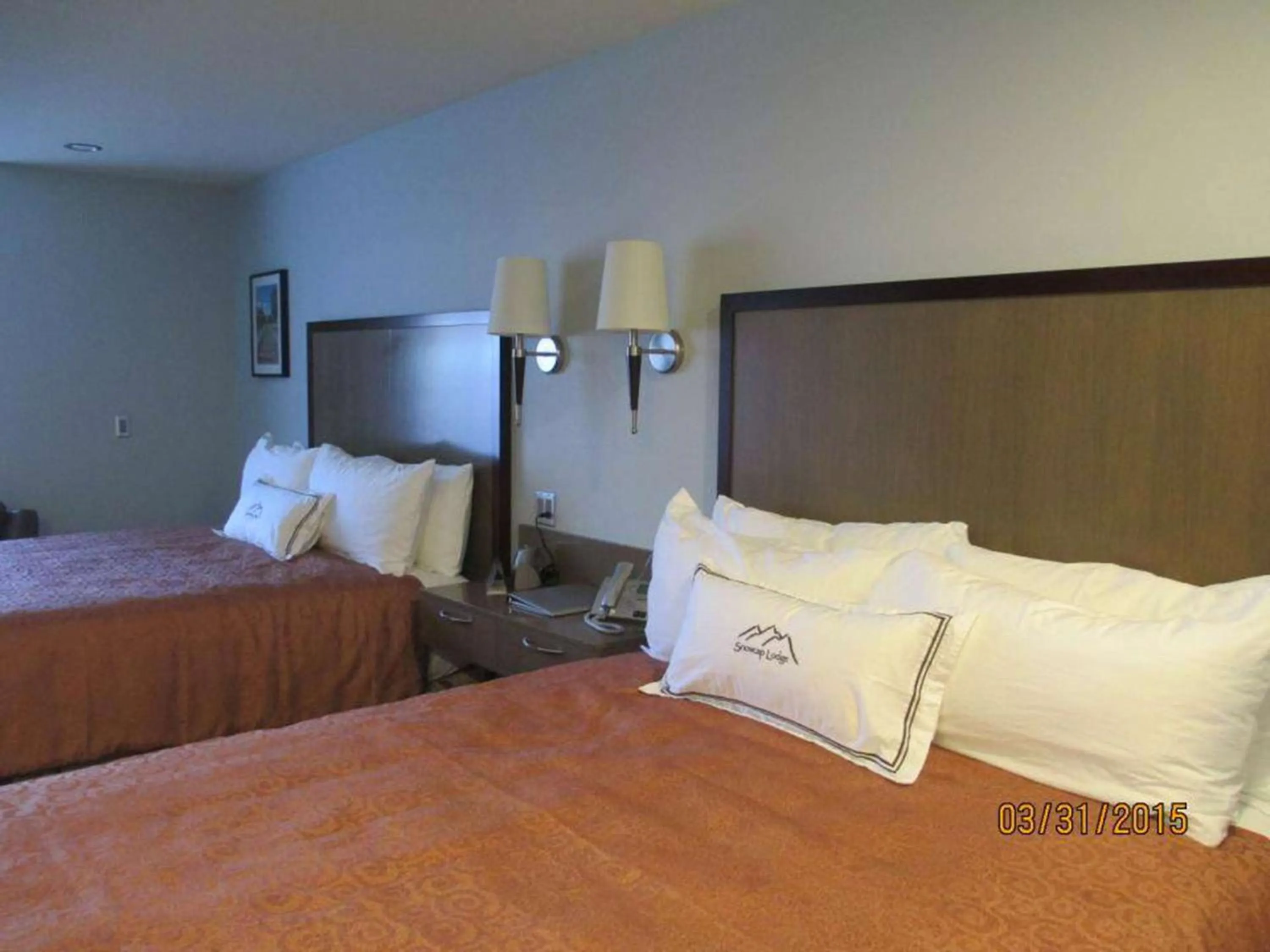 Queen Room with Two Queen Beds with Roll-In Shower - single occupancy - Mobility Access in Best Western Snowcap Lodge