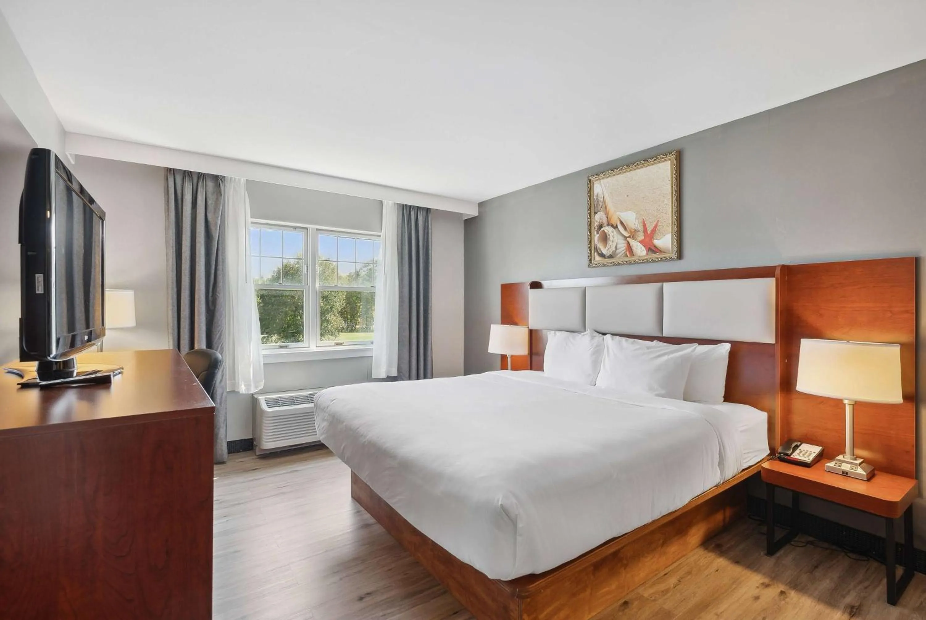 Business King Room - Non-Smoking in Ramada by Wyndham Saco/Old Orchard Beach Area