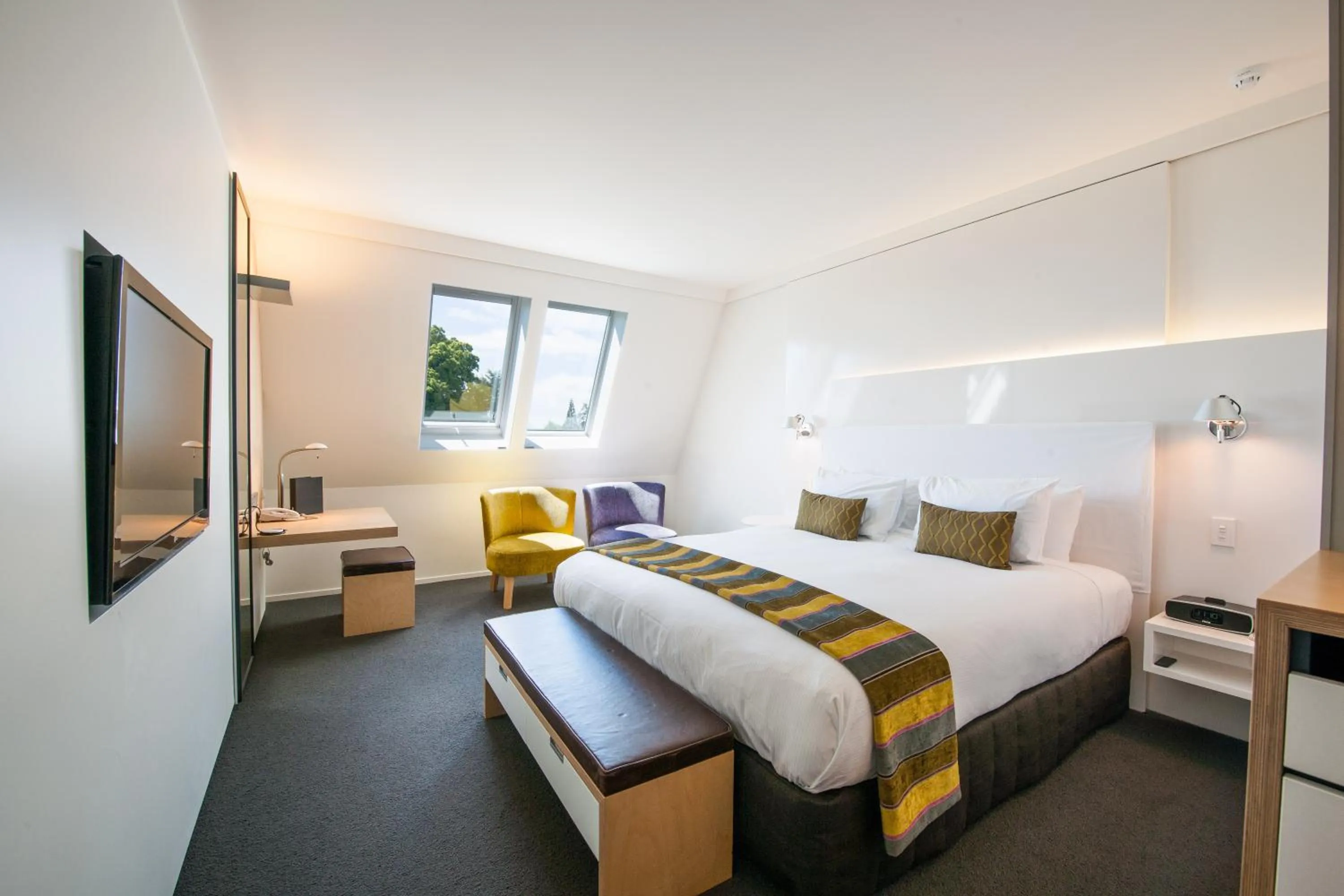 Two Interconnecting King Rooms in Scenic Hotel Marlborough